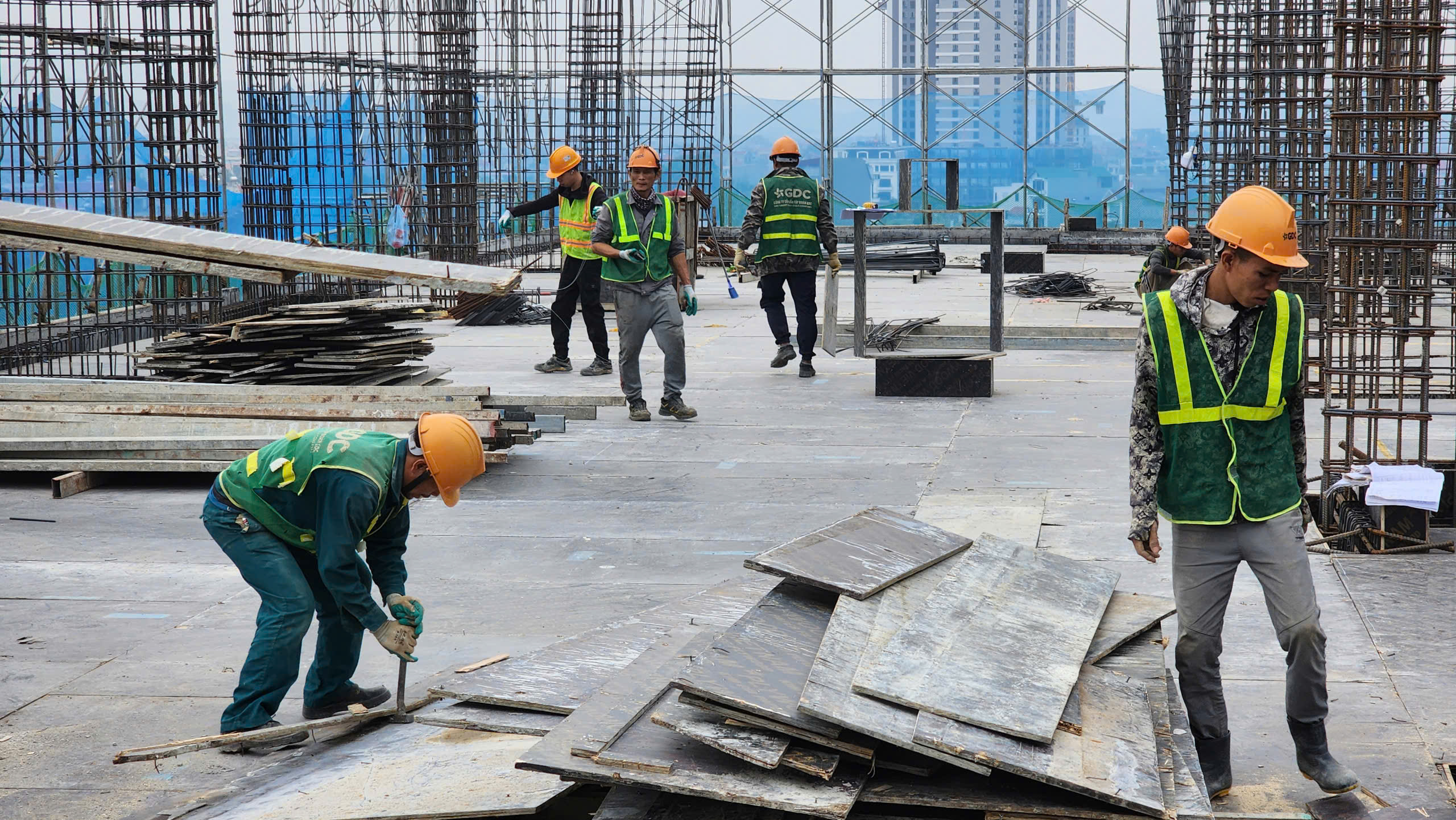 Rộn ràng trên công trường dự án nhà ở xã hội hơn 1.000 tỷ đồng tại Bắc Ninh- Ảnh 2.