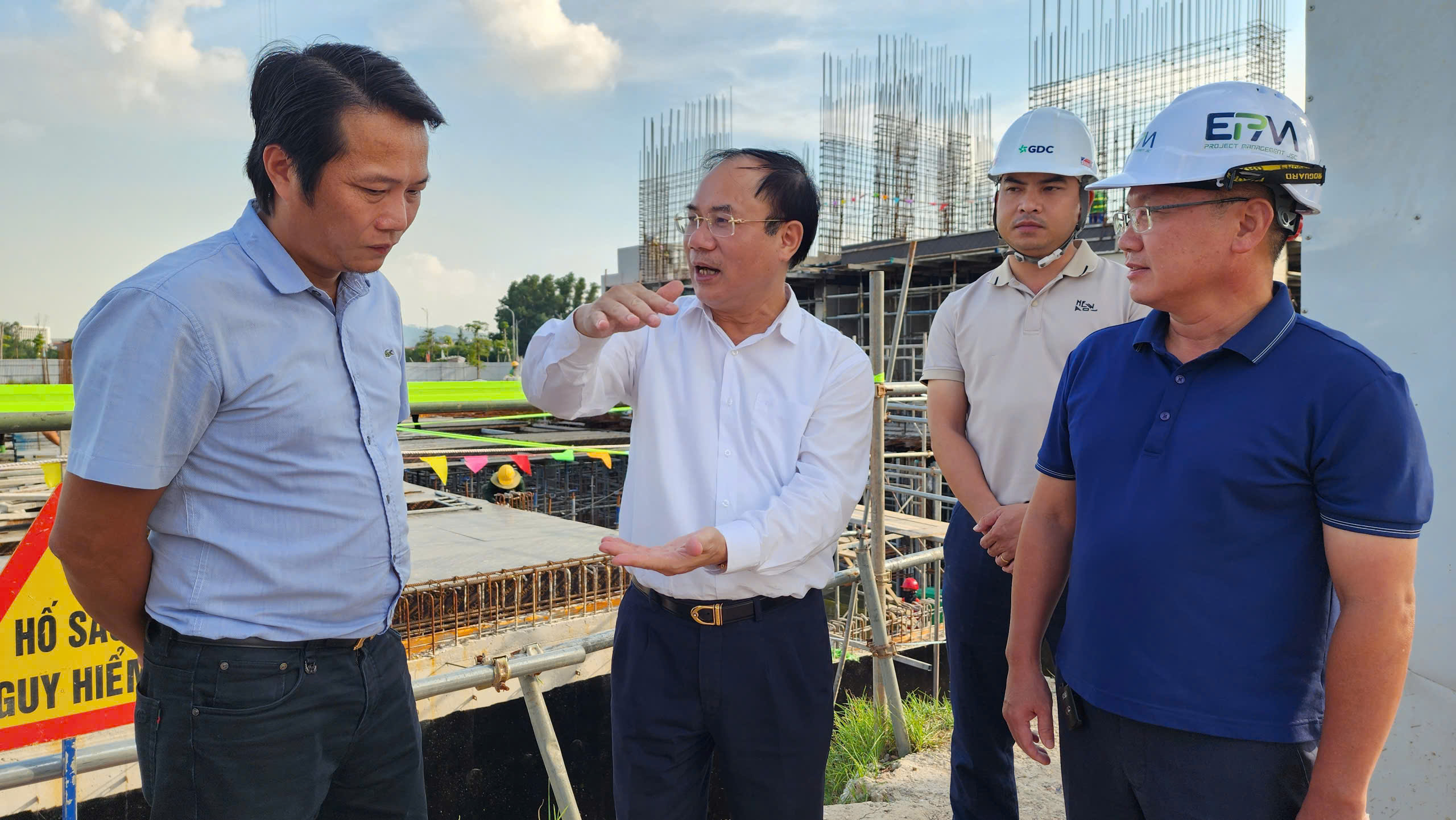 Rộn ràng trên công trường dự án nhà ở xã hội hơn 1.000 tỷ đồng tại Bắc Ninh- Ảnh 19.