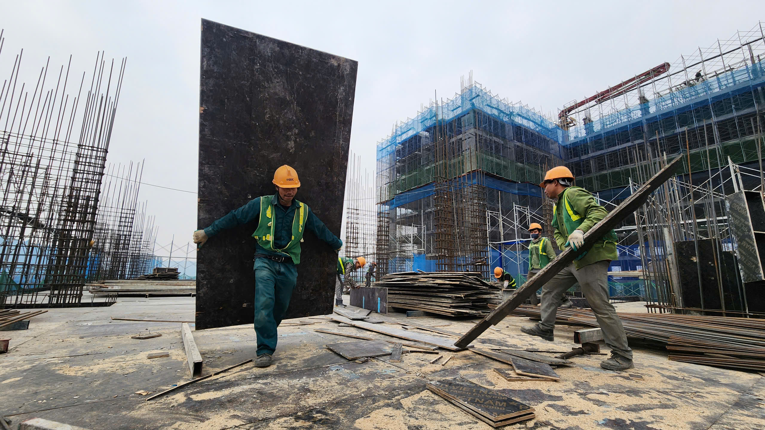 Rộn ràng trên công trường dự án nhà ở xã hội hơn 1.000 tỷ đồng tại Bắc Ninh- Ảnh 25.