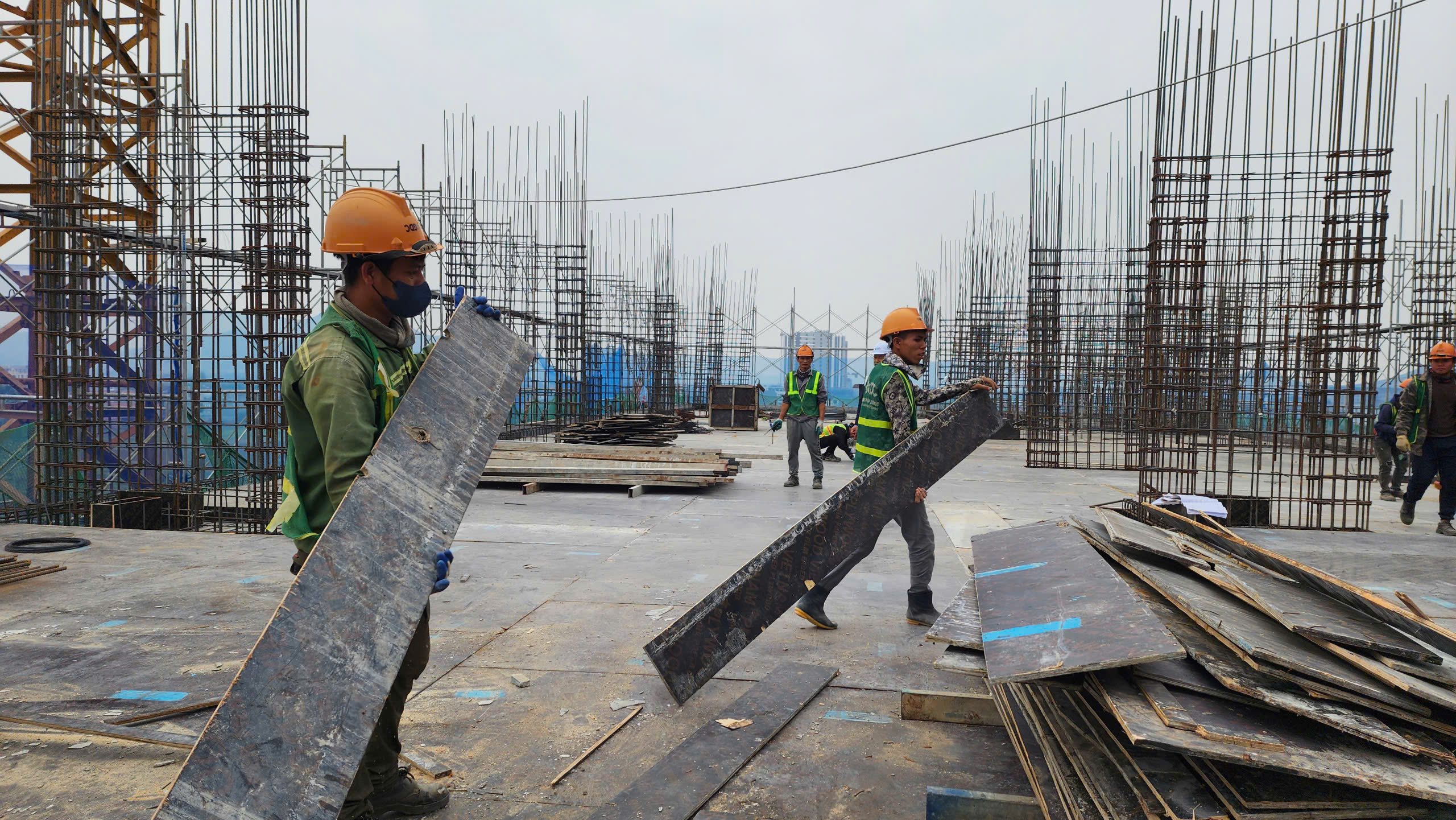 Rộn ràng trên công trường dự án nhà ở xã hội hơn 1.000 tỷ đồng tại Bắc Ninh- Ảnh 23.