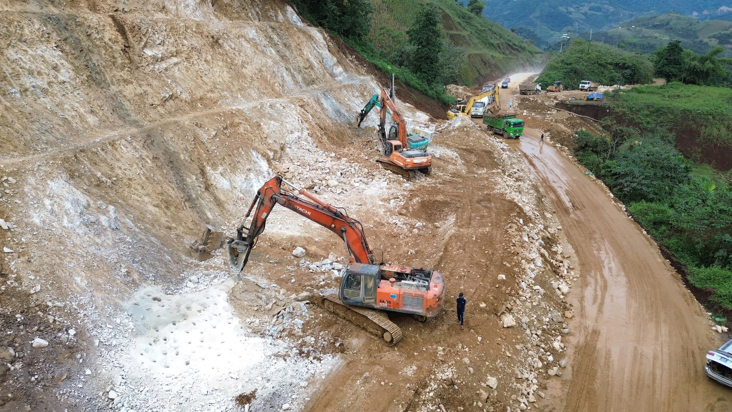 Siết tiến độ các gói thầu chậm tại dự án giao thông miền núi phía Bắc- Ảnh 1. Siết tiến độ các gói thầu chậm tại dự án giao thông miền núi phía Bắc- Ảnh 1.