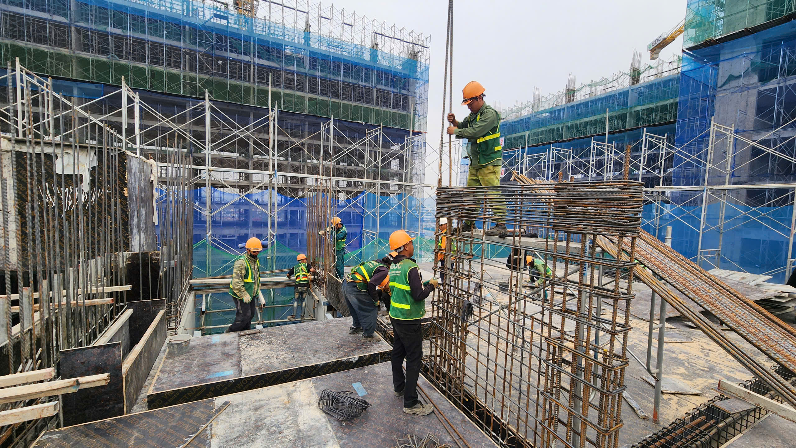 Rộn ràng trên công trường dự án nhà ở xã hội hơn 1.000 tỷ đồng tại Bắc Ninh- Ảnh 6.