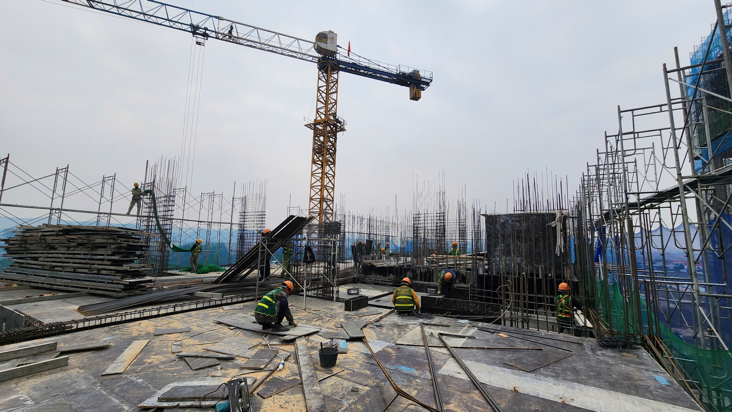 Rộn ràng trên công trường dự án nhà ở xã hội hơn 1.000 tỷ đồng tại Bắc Ninh- Ảnh 4.