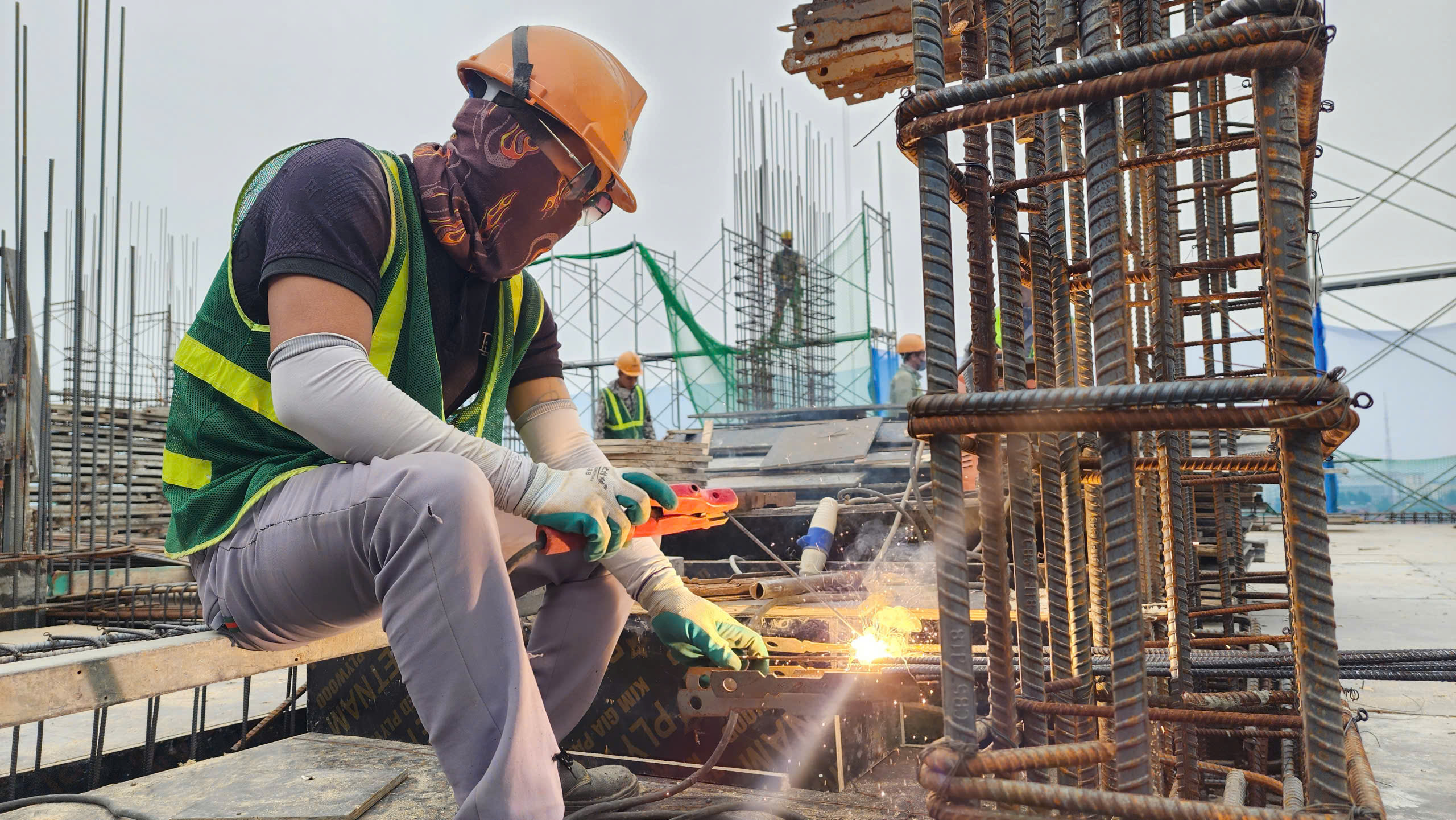 Rộn ràng trên công trường dự án nhà ở xã hội hơn 1.000 tỷ đồng tại Bắc Ninh- Ảnh 8.