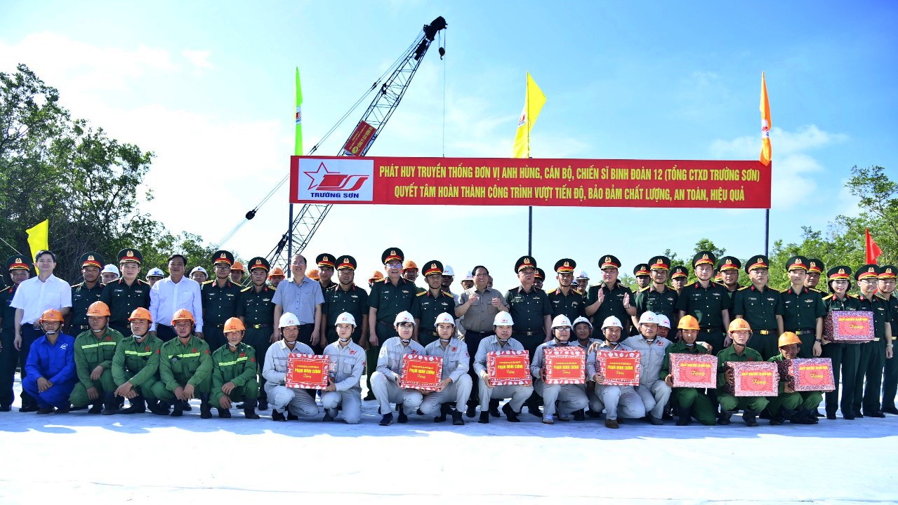 Đột phá hạ tầng giao thông đưa Cà Mau vươn mình phát triển- Ảnh 4. Đột phá hạ tầng giao thông đưa Cà Mau vươn mình phát triển- Ảnh 4.