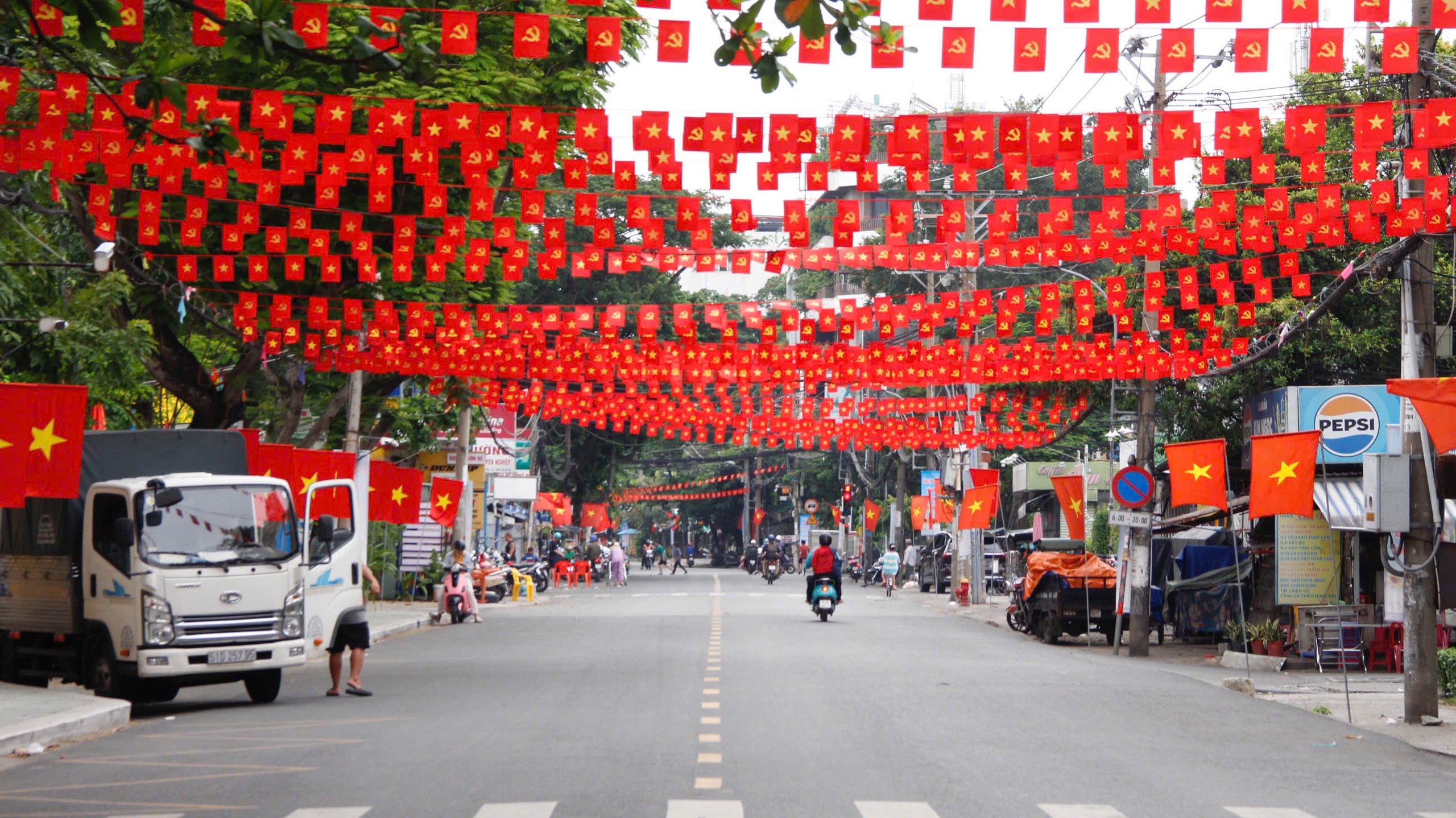 TP.HCM chỉnh trang đ&ocirc; thị, phố phường kho&aacute;c &ldquo;&aacute;o mới&rdquo; đ&oacute;n Tết B&iacute;nh Ngọ 2026- Ảnh 2.