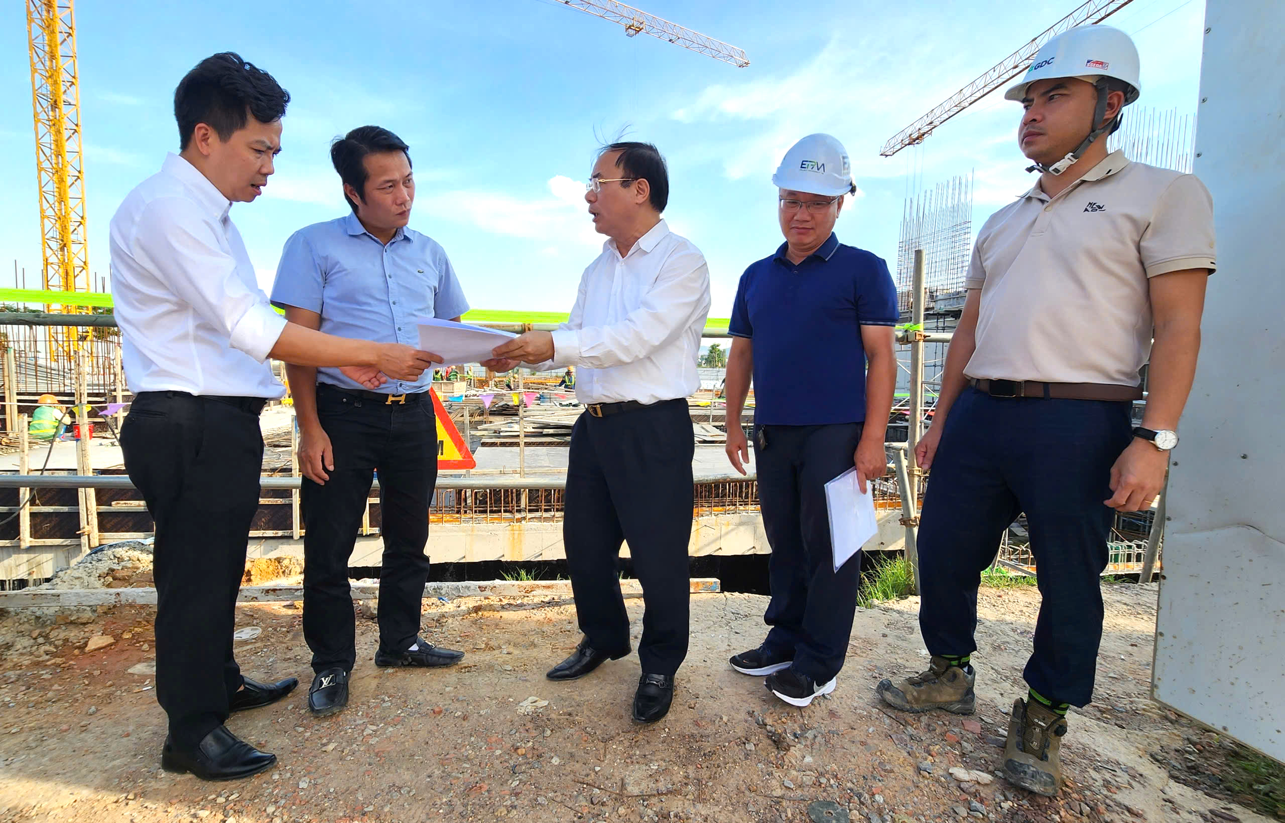 Rộn ràng trên công trường dự án nhà ở xã hội hơn 1.000 tỷ đồng tại Bắc Ninh- Ảnh 20.