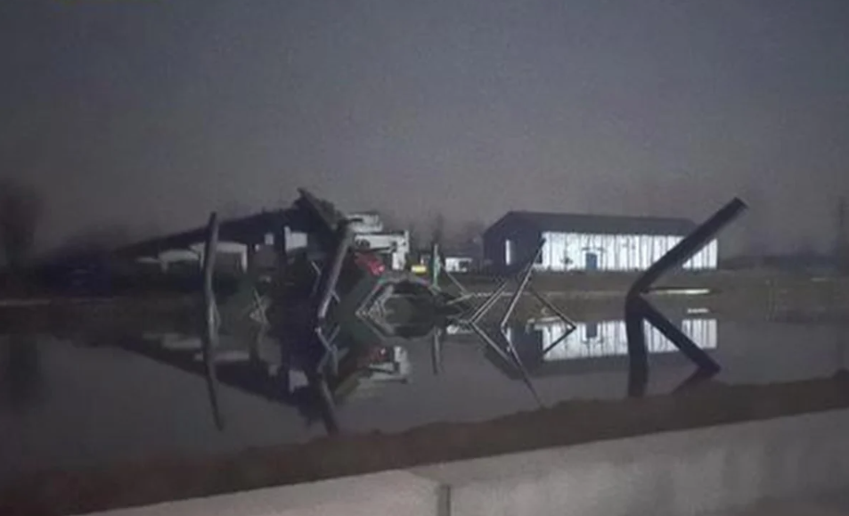 Sập cầu đang xây dở ở Trung Quốc, 2 người thiệt mạng- Ảnh 1. Sập cầu đang xây dở ở Trung Quốc, 2 người thiệt mạng- Ảnh 1.