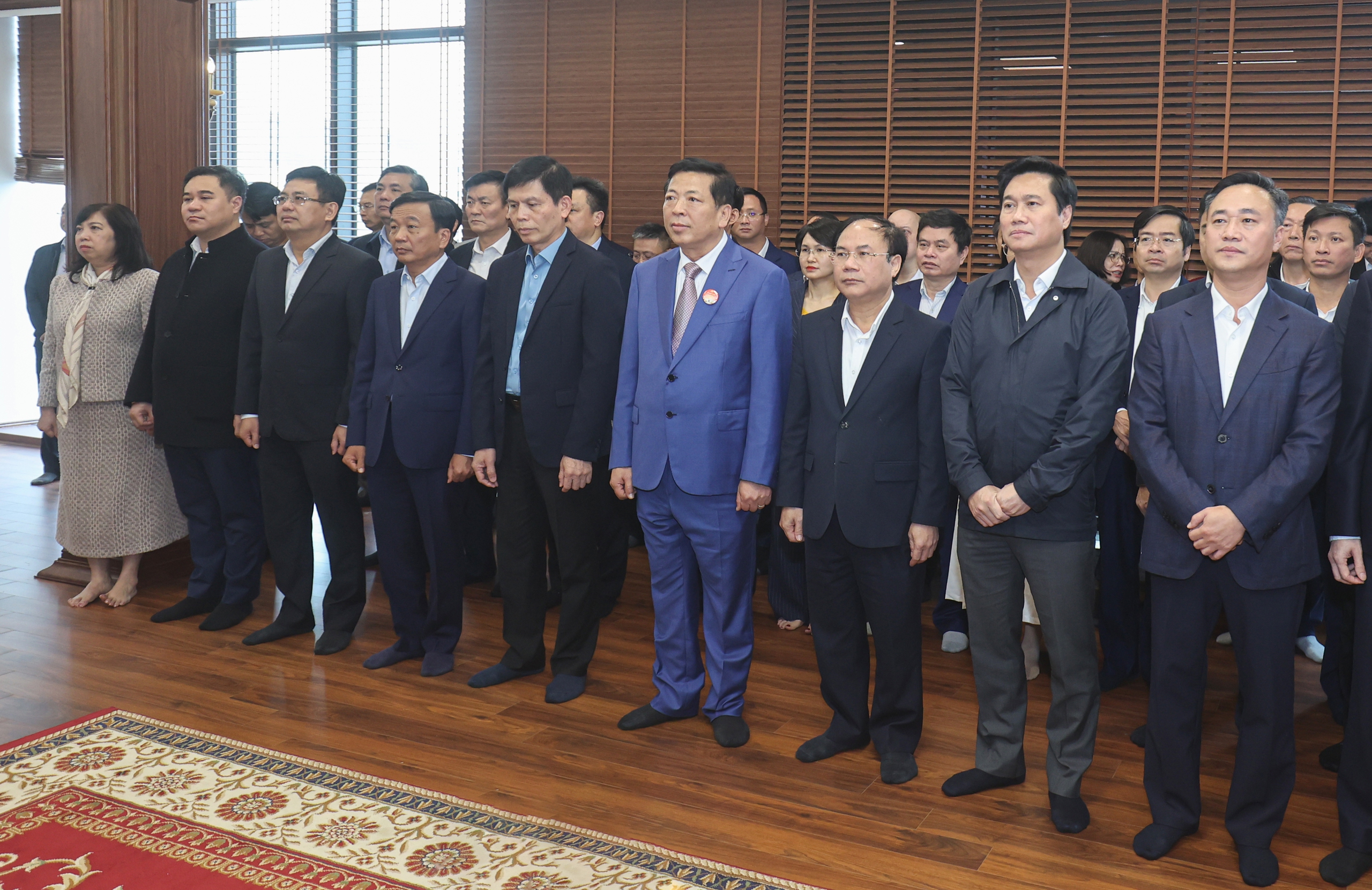 L&atilde;nh đạo Bộ X&acirc;y dựng d&acirc;ng hương nh&acirc;n kỷ niệm 96 năm ng&agrave;y th&agrave;nh lập Đảng- Ảnh 2.