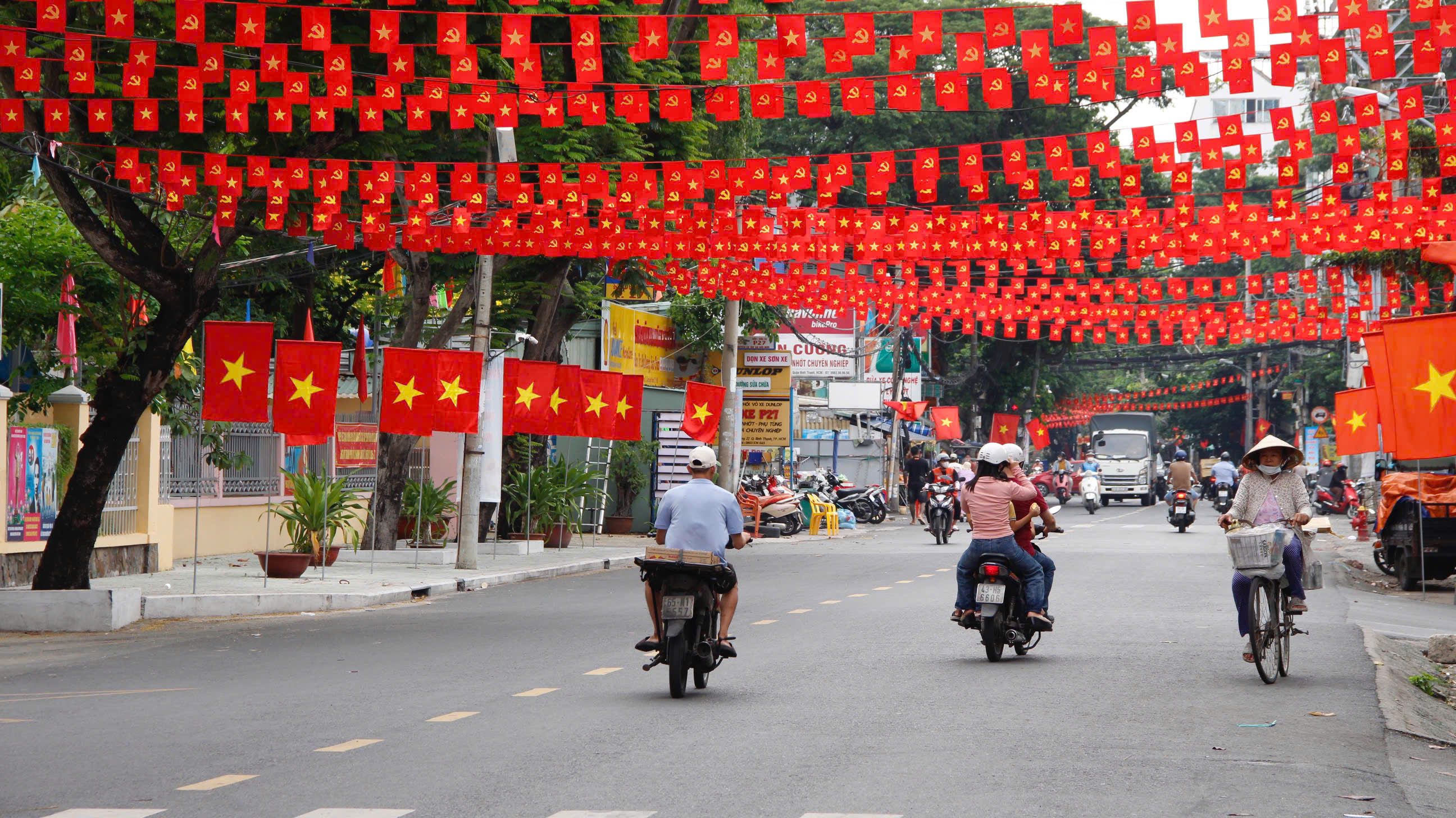 TP.HCM chỉnh trang đ&ocirc; thị, phố phường kho&aacute;c &ldquo;&aacute;o mới&rdquo; đ&oacute;n Tết B&iacute;nh Ngọ 2026- Ảnh 1.