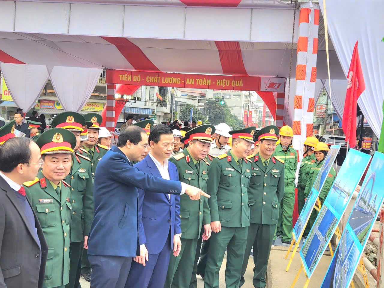 Thái Nguyên: Khởi công cầu Gia Bảy mới để chống lũ- Ảnh 5. Thái Nguyên: Khởi công cầu Gia Bảy mới để chống lũ- Ảnh 5.