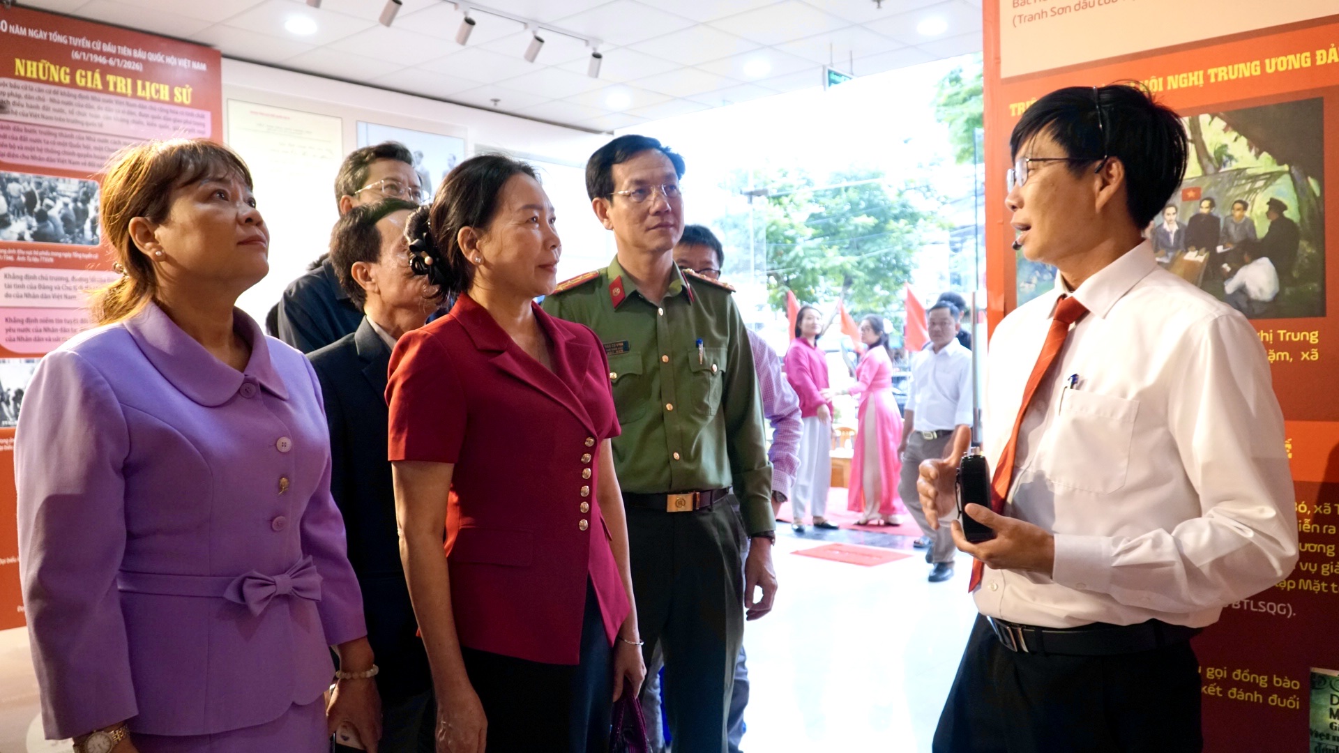 Gia Lai: Trưng b&agrave;y t&agrave;i liệu lưu trữ hướng tới bầu cử Quốc hội kh&oacute;a XVI- Ảnh 1.