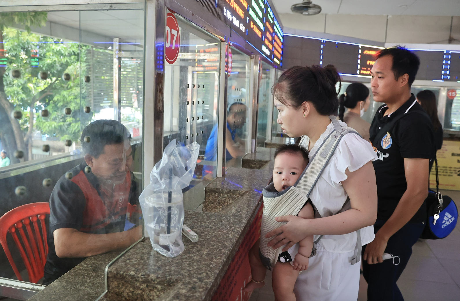 V&eacute; xe kh&aacute;ch Tết tăng nhiệt, nhiều chuyến chỉ c&ograve;n l&aacute;c đ&aacute;c v&agrave;i chỗ trống- Ảnh 2.