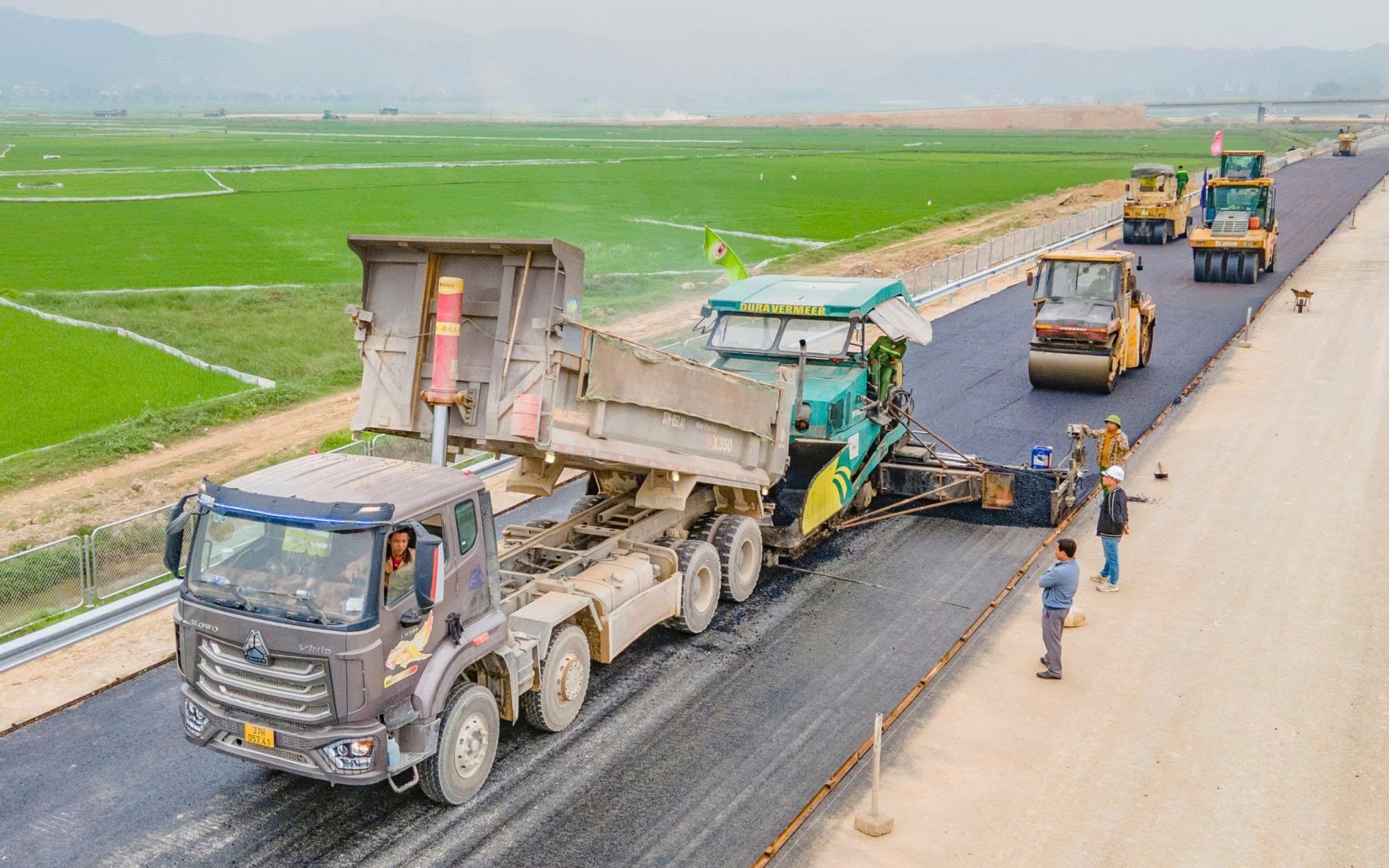 Khởi c&ocirc;ng, ho&agrave;n th&agrave;nh 32 dự &aacute;n giao th&ocirc;ng trong năm 2026