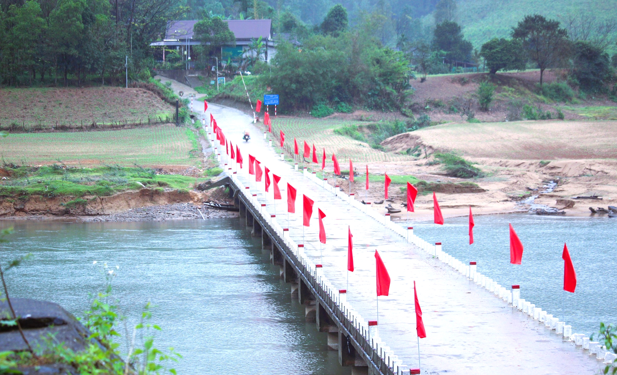 Quảng Trị đầu tư x&acirc;y dựng cầu vượt lũ tr&ecirc;n tuyến đường v&agrave;o chiến khu Ba L&ograve;ng- Ảnh 1.