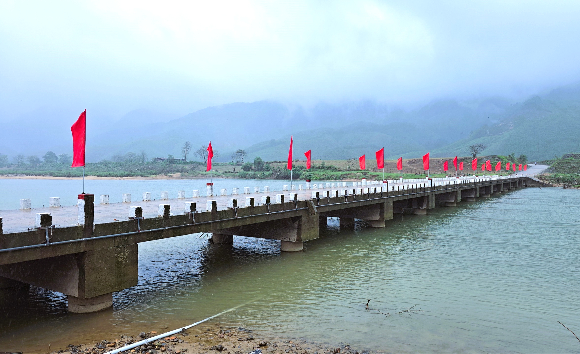 Quảng Trị đầu tư x&acirc;y dựng cầu vượt lũ tr&ecirc;n tuyến đường v&agrave;o chiến khu Ba L&ograve;ng- Ảnh 2.