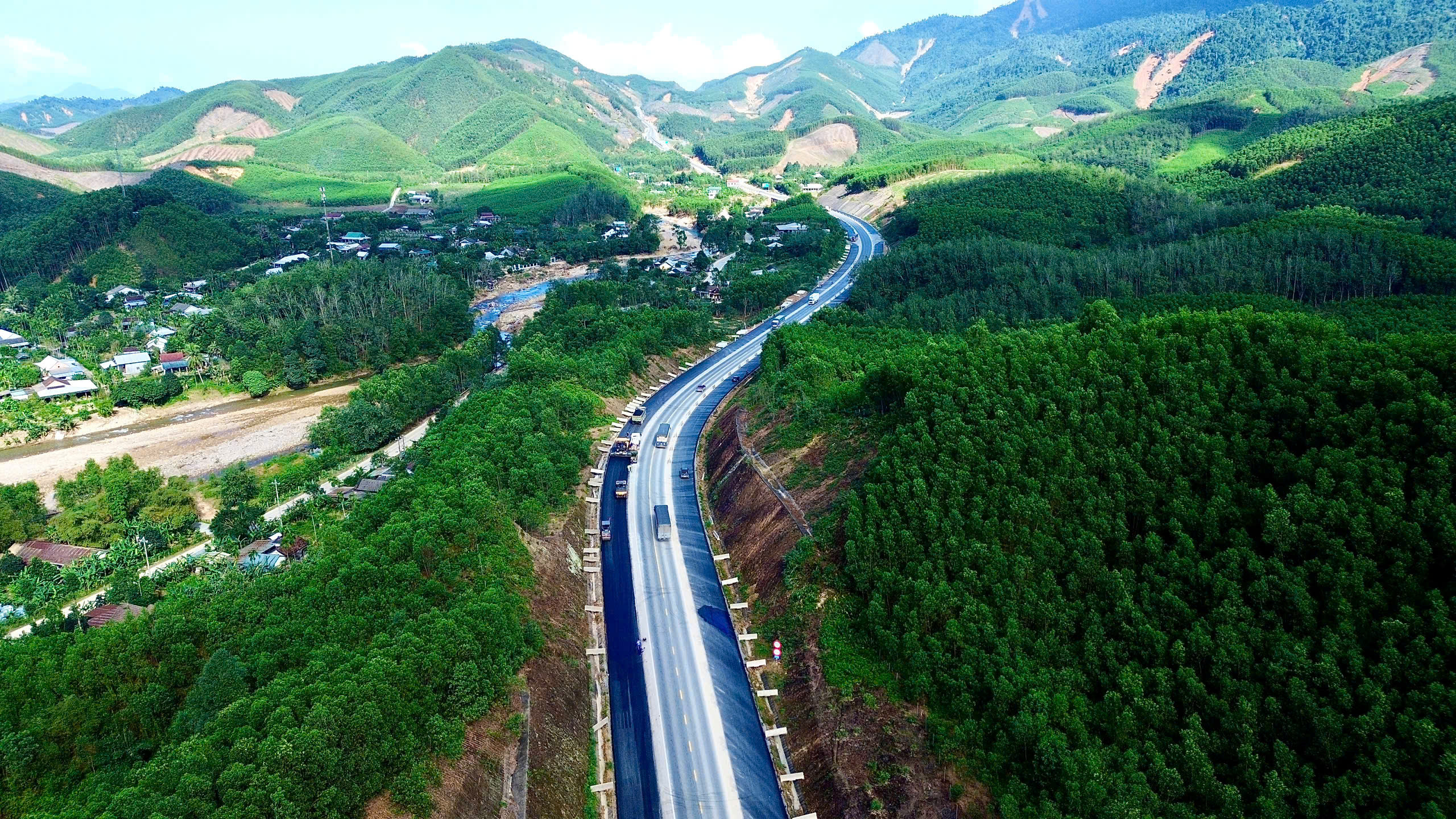 Dự &aacute;n mở rộng cao tốc đoạn La Sơn - H&ograve;a Li&ecirc;n được gia hạn đến th&aacute;ng 3/2026- Ảnh 2.