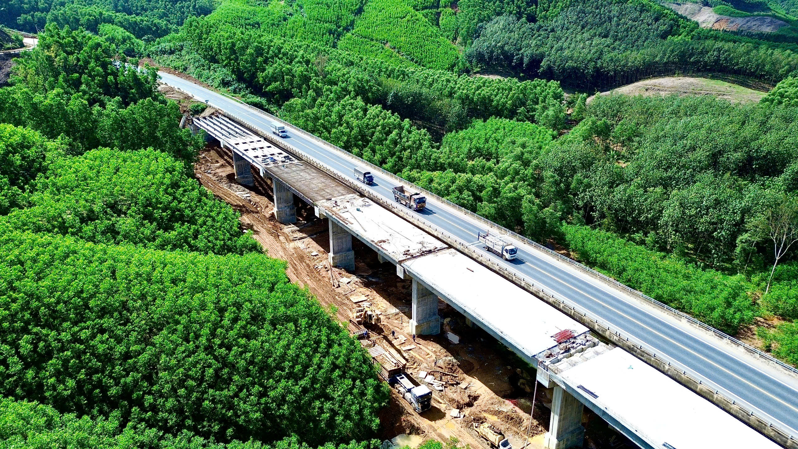 Dự &aacute;n mở rộng cao tốc đoạn La Sơn - H&ograve;a Li&ecirc;n được gia hạn đến th&aacute;ng 3/2026- Ảnh 9.