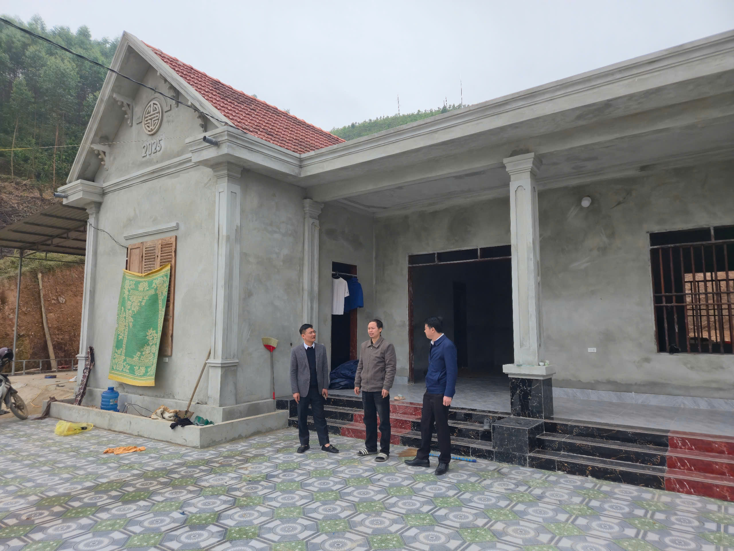 B&aacute;o X&acirc;y dựng chung tay trao 6 ng&ocirc;i nh&agrave; mới cho b&agrave; con mất nh&agrave; v&igrave; lũ ở Tr&agrave;ng X&aacute;- Ảnh 6.