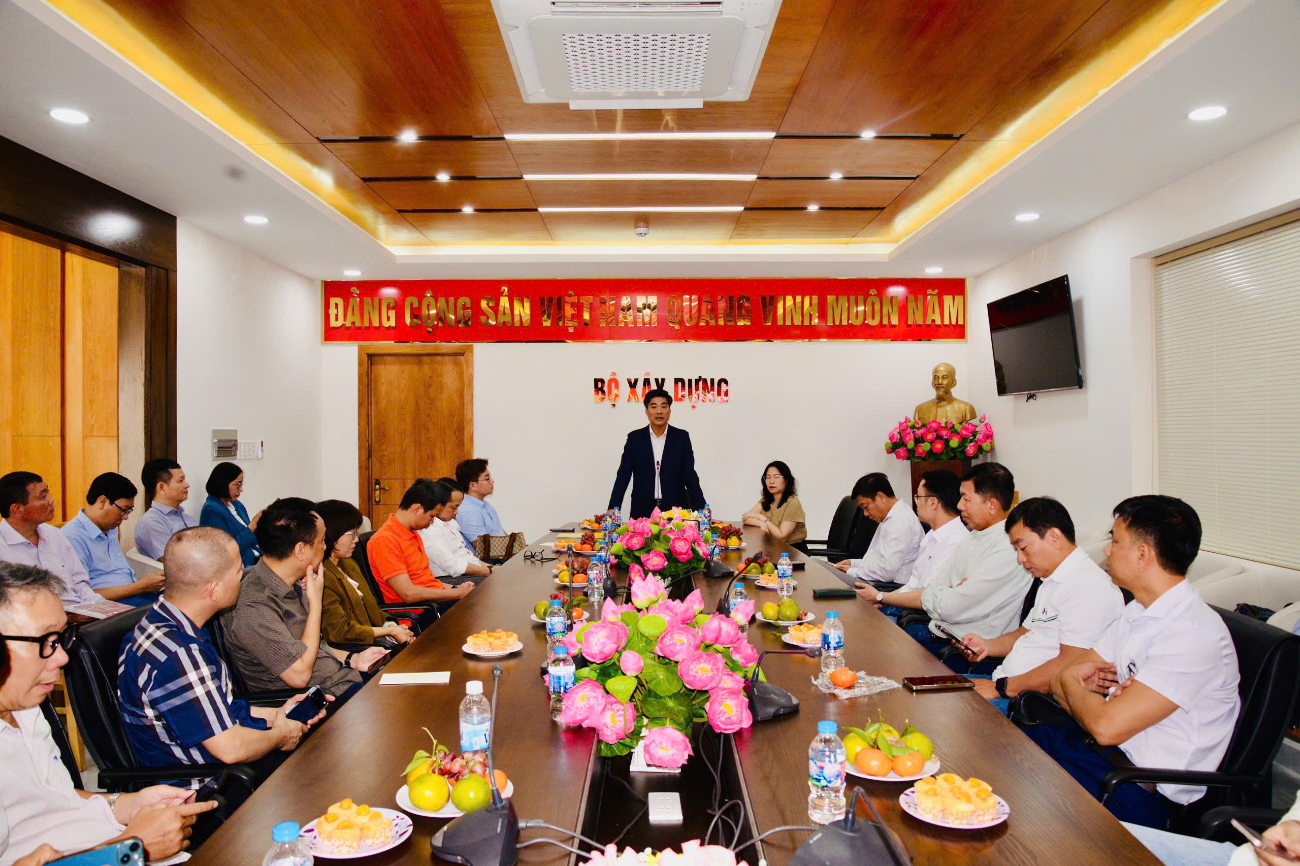 Cao tốc, nh&agrave; ở x&atilde; hội tạo nền tảng ph&aacute;t triển d&agrave;i hạn cho ng&agrave;nh x&acirc;y dựng- Ảnh 2.