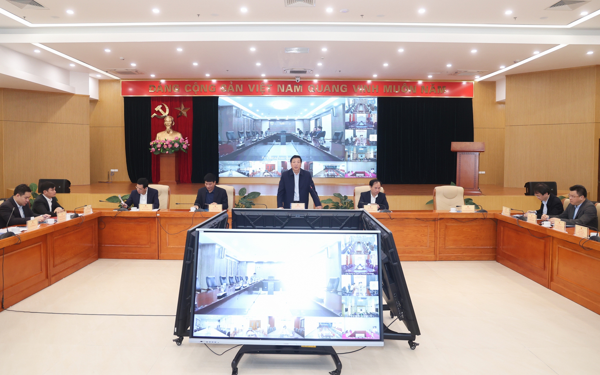 Bộ trưởng Trần Hồng Minh y&ecirc;u cầu siết chặt quản l&yacute;, đẩy nhanh tiến độ dự &aacute;n