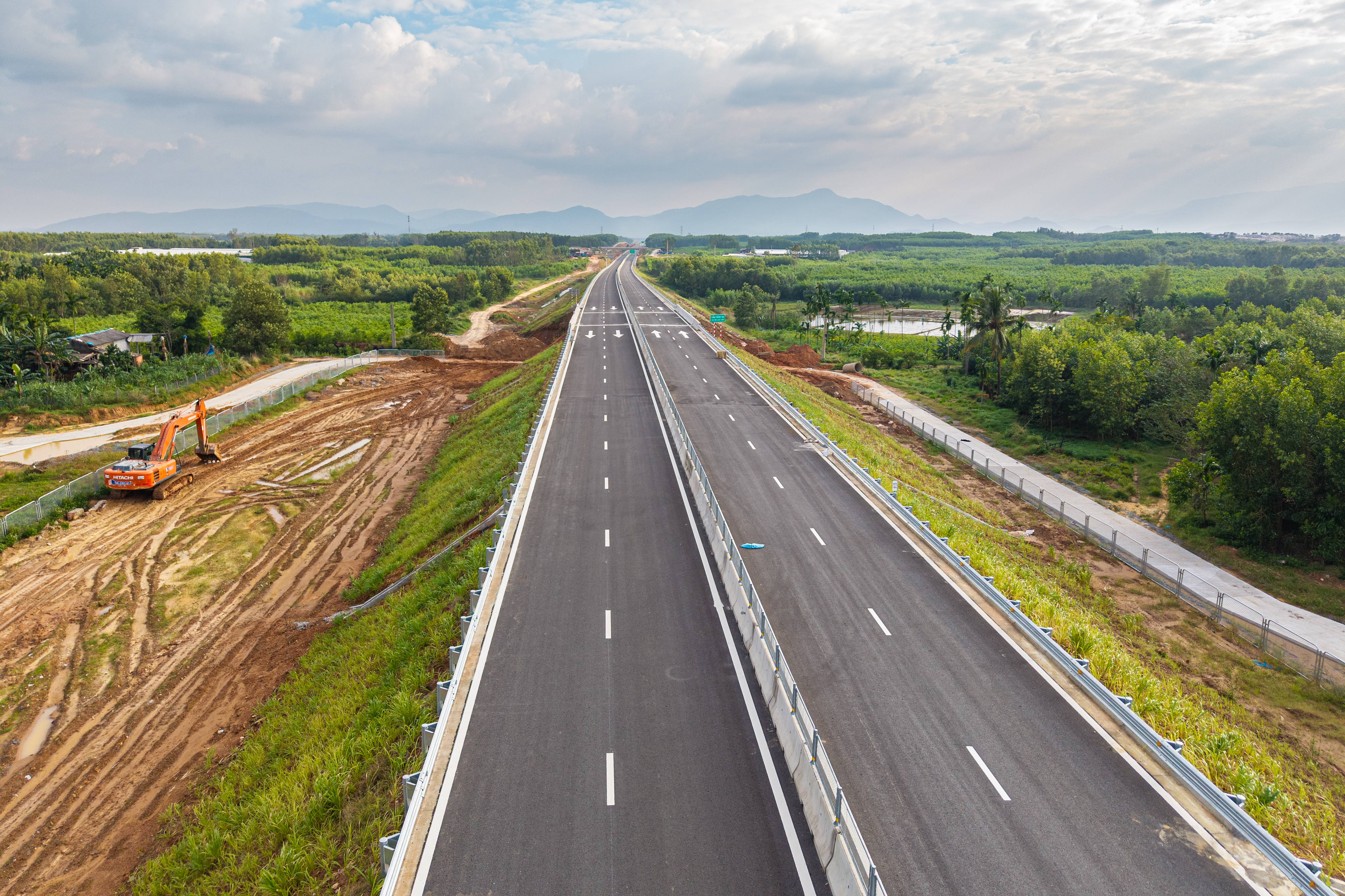 Thứ trưởng Nguyễn Việt H&ugrave;ng: Sớm khai th&aacute;c cao tốc Quảng Ng&atilde;i - Ho&agrave;i Nhơn đ&uacute;ng quy định- Ảnh 2.
