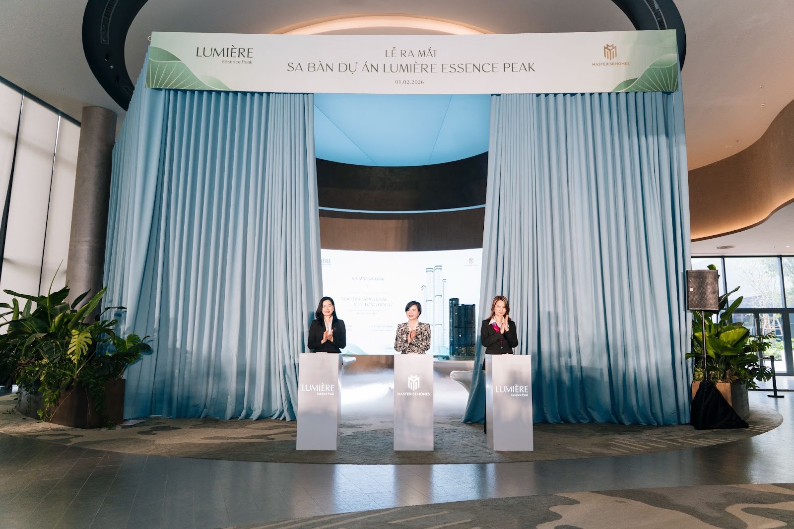 LUMIÈRE Essence Peak chính thức ra mắt sa bàn dự án cùng buổi trò chuyện về thời vận 2026- Ảnh 2. LUMIÈRE Essence Peak chính thức ra mắt sa bàn dự án cùng buổi trò chuyện về thời vận 2026- Ảnh 2.