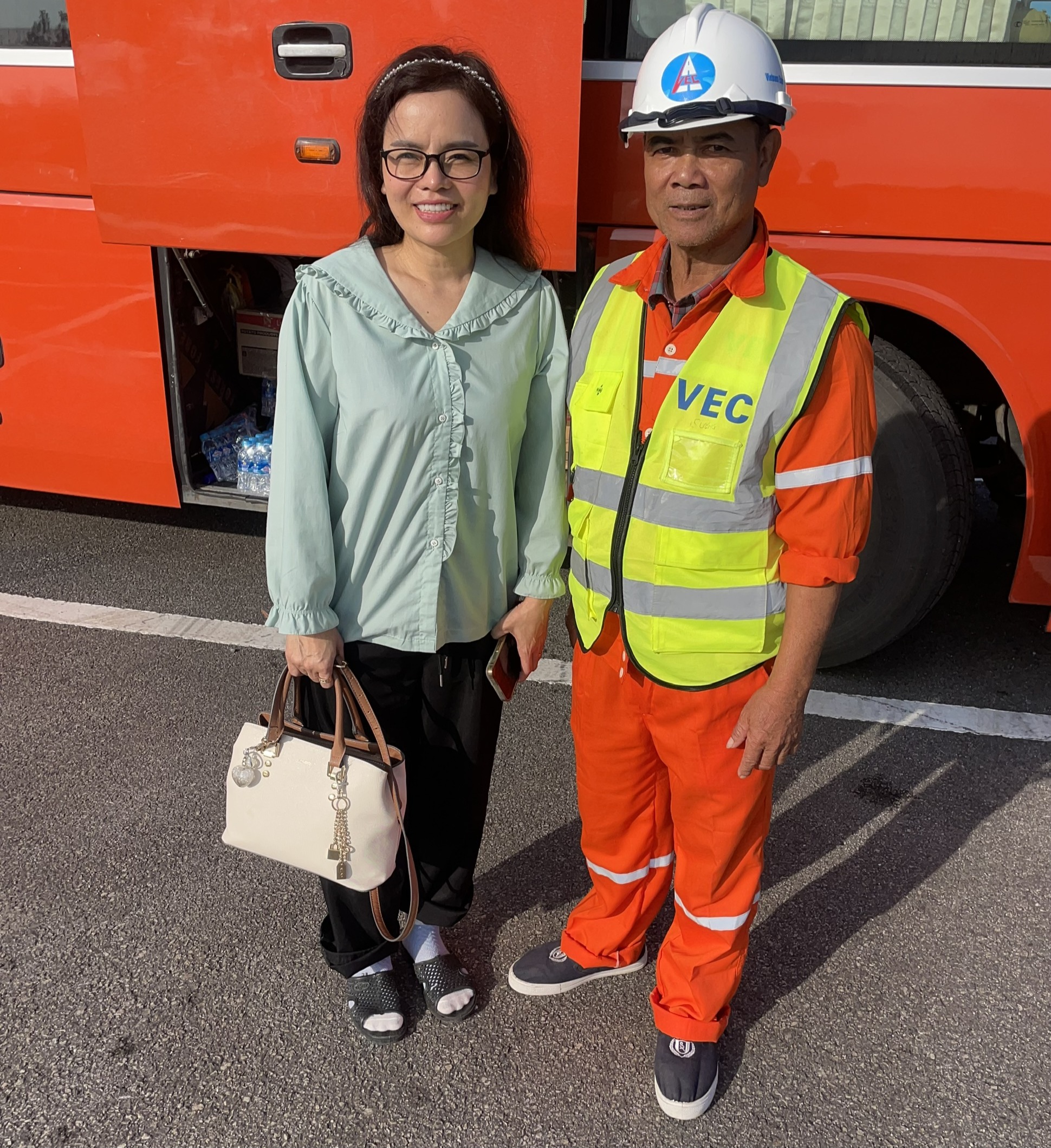 VEC khảo s&aacute;t sự h&agrave;i l&ograve;ng của kh&aacute;ch về điểm dừng xe tr&ecirc;n cao tốc Đ&agrave; Nẵng - Quảng Ng&atilde;i- Ảnh 2.