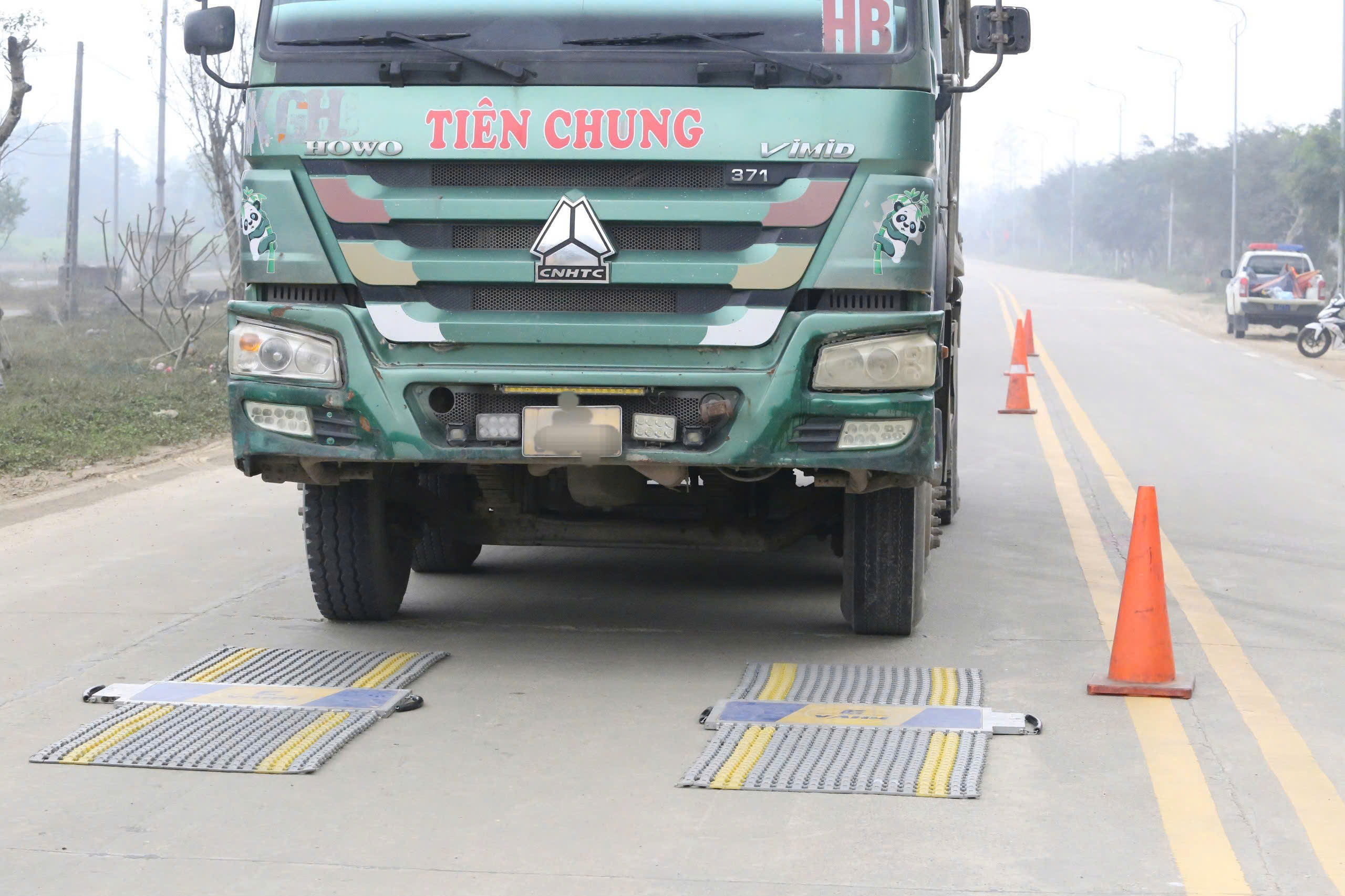 CSGT Ph&uacute; Thọ xử l&yacute; &ocirc; t&ocirc; cơi nới th&ugrave;ng, chở h&agrave;ng qu&aacute; tải- Ảnh 15.