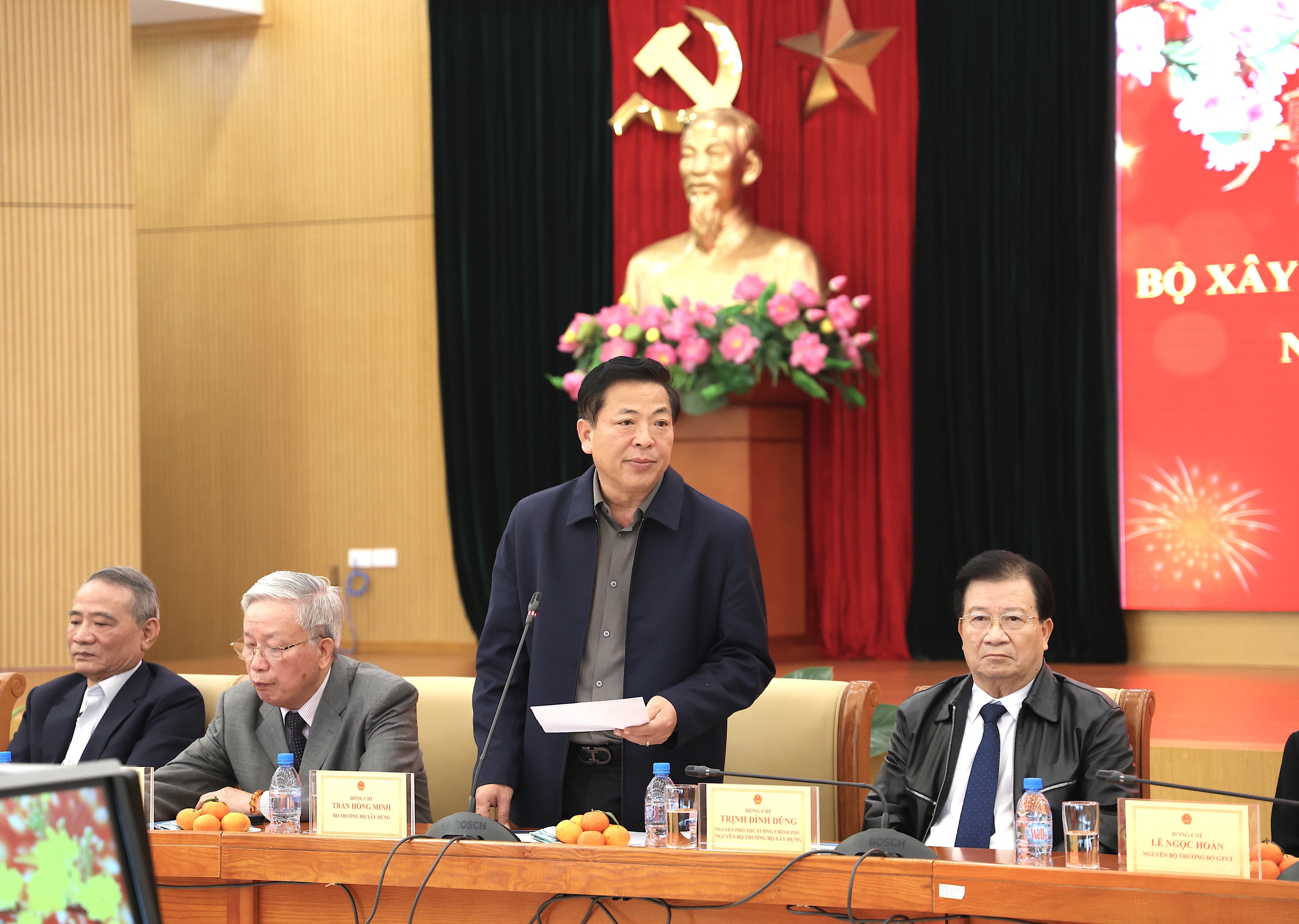 Bộ trưởng Bộ X&acirc;y dựng gặp mặt, ch&uacute;c Tết l&atilde;nh đạo c&aacute;c thời kỳ nh&acirc;n dịp Xu&acirc;n B&iacute;nh Ngọ 2026- Ảnh 1.
