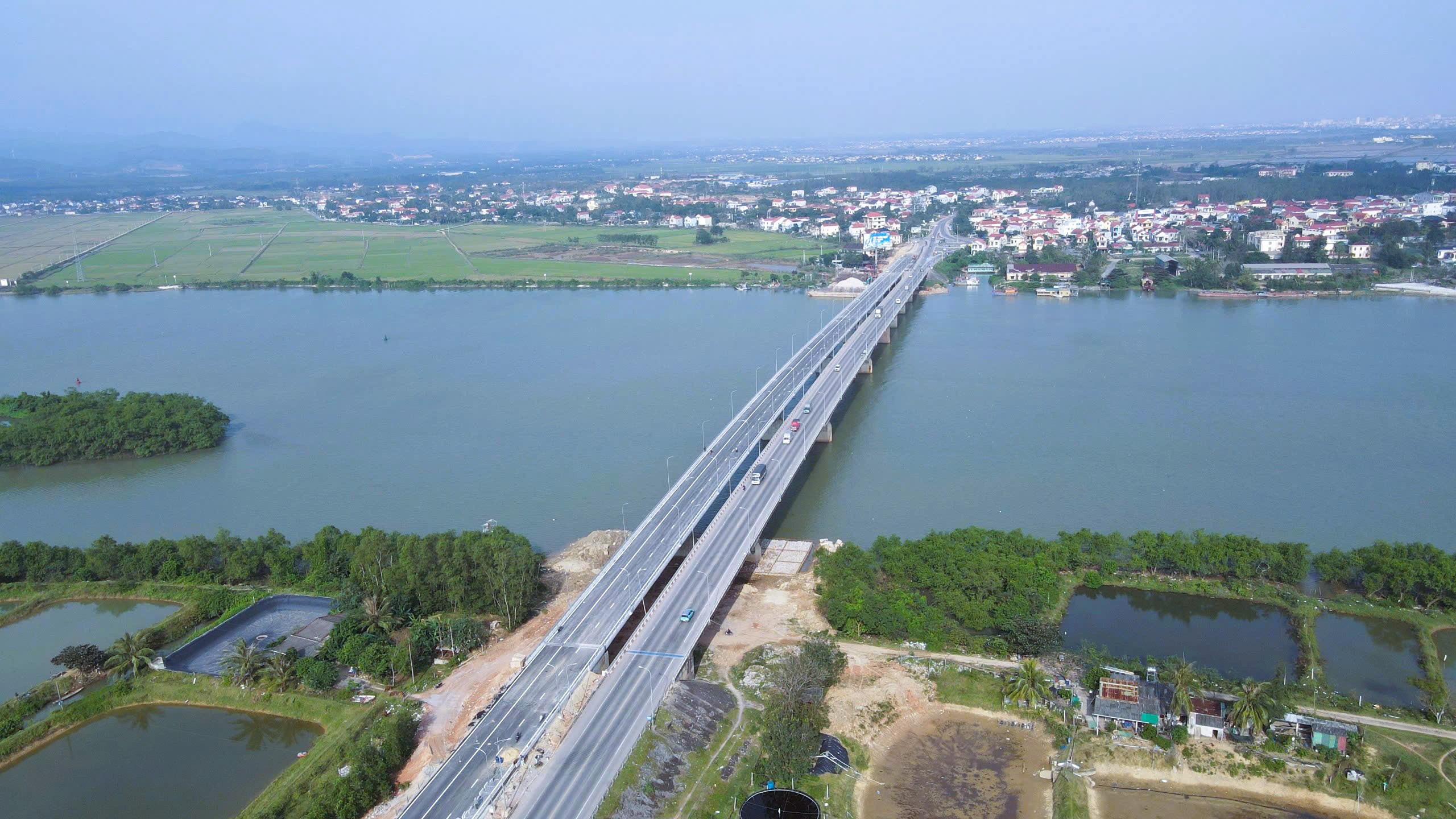 Ho&agrave;n th&agrave;nh mở rộng hai cầu tr&ecirc;n quốc lộ 1 qua Quảng Trị, x&oacute;a điểm nghẽn lưu th&ocirc;ng dịp Tết- Ảnh 14.