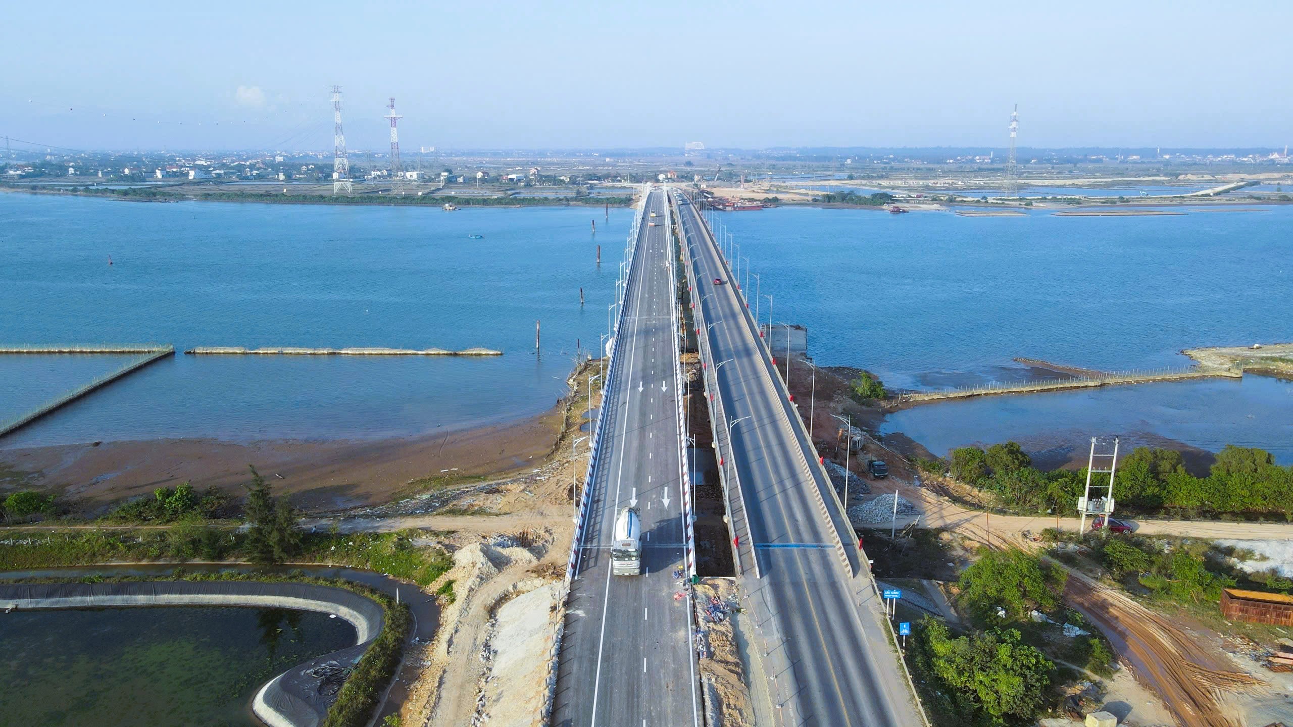 Ho&agrave;n th&agrave;nh mở rộng hai cầu tr&ecirc;n quốc lộ 1 qua Quảng Trị, x&oacute;a điểm nghẽn lưu th&ocirc;ng dịp Tết- Ảnh 8.