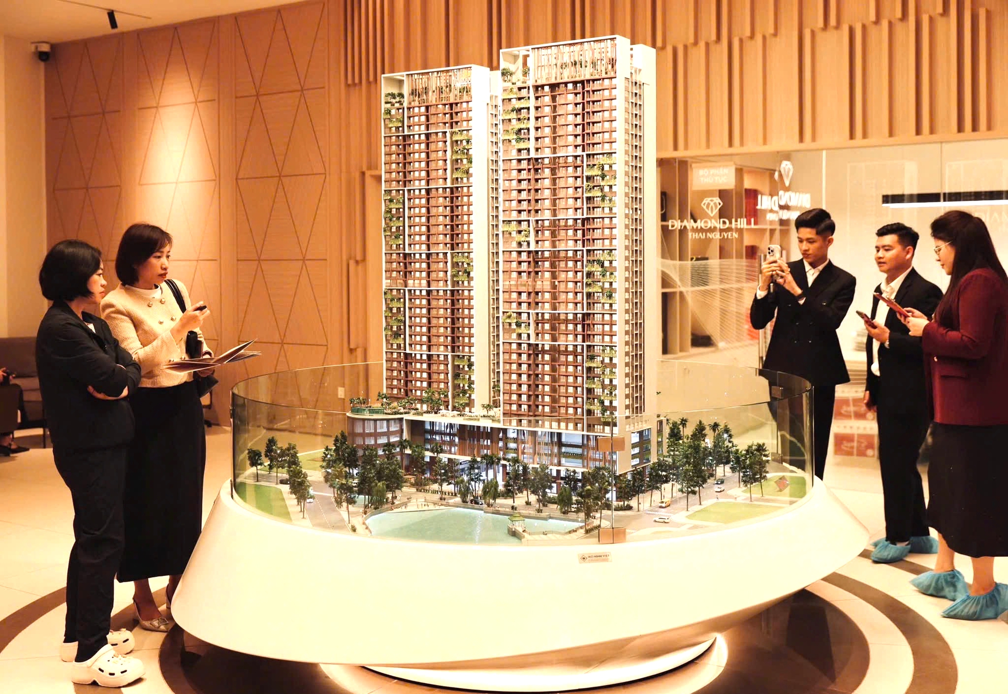 Hà Nội số hóa toàn trình cấp, đổi chứng chỉ hành nghề môi giới bất động sản- Ảnh 1.