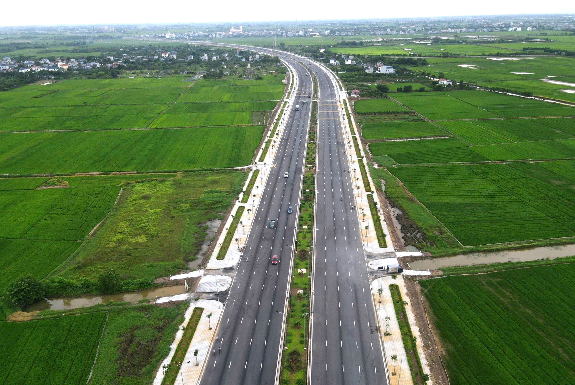 Ninh Bình: Tập trung triển khai các dự án trọng điểm và phát triển nhà ở xã hội- Ảnh 1.