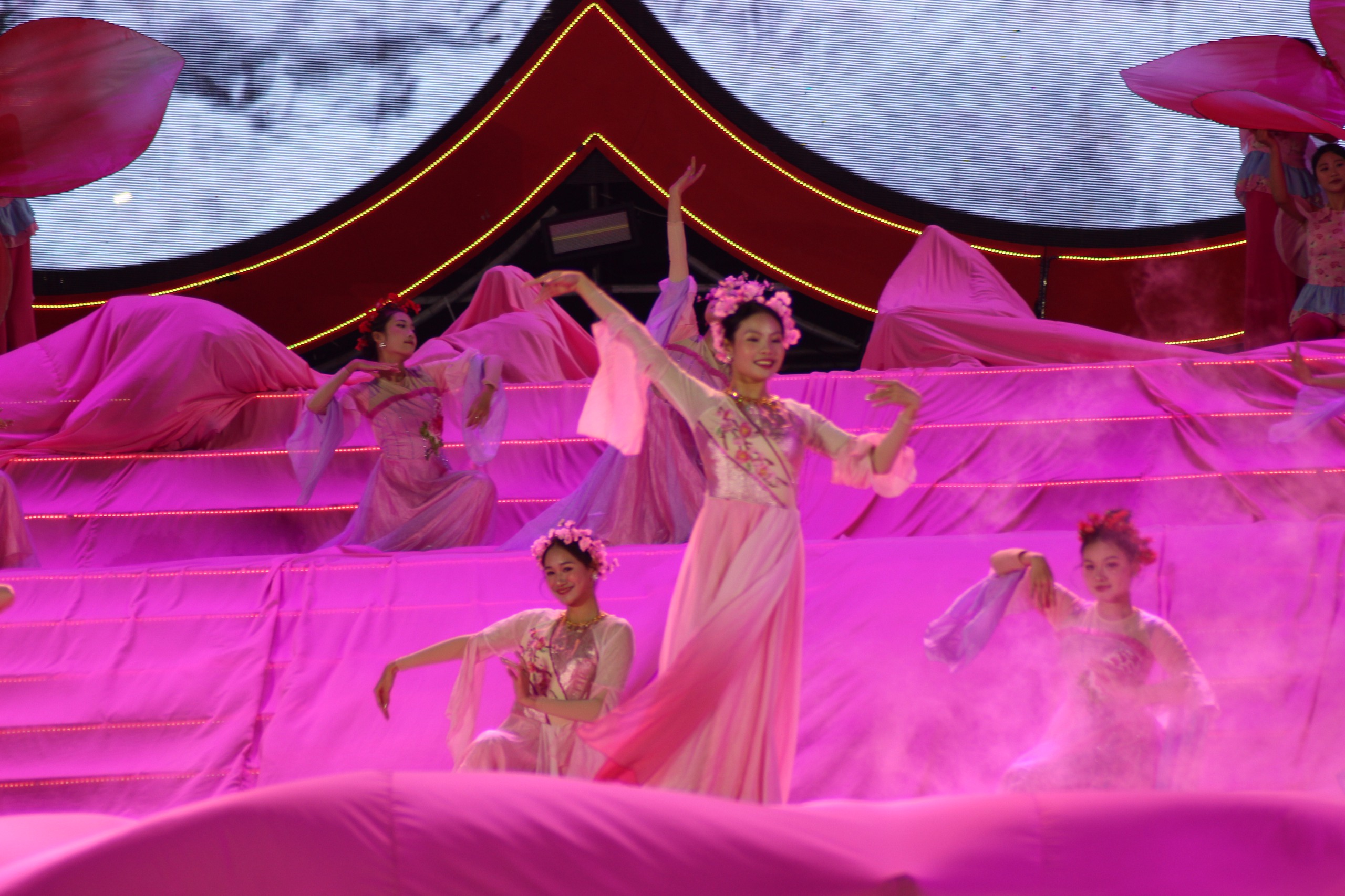 Ấn tượng chương tr&igrave;nh khai mạc lễ hội hoa đ&agrave;o Xứ Lạng 2026- Ảnh 2.