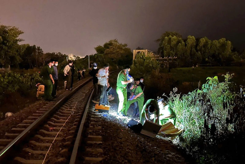 Hiện trường vụ tai nạn giao th&ocirc;ng đường sắt.