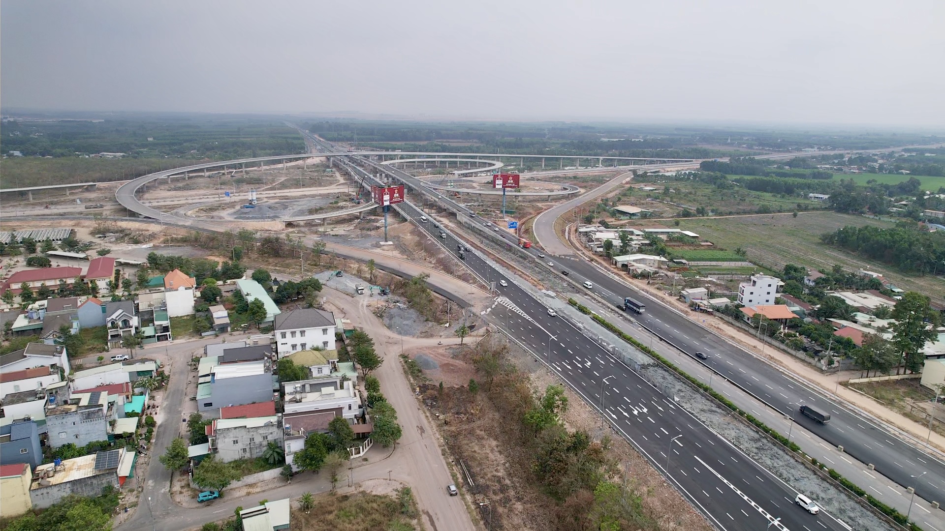 Bốn n&uacute;t giao lớn ho&agrave;n thiện, cao tốc Bi&ecirc;n H&ograve;a - Vũng T&agrave;u sẵn s&agrave;ng đ&oacute;n d&ograve;ng xe du Xu&acirc;n- Ảnh 3.