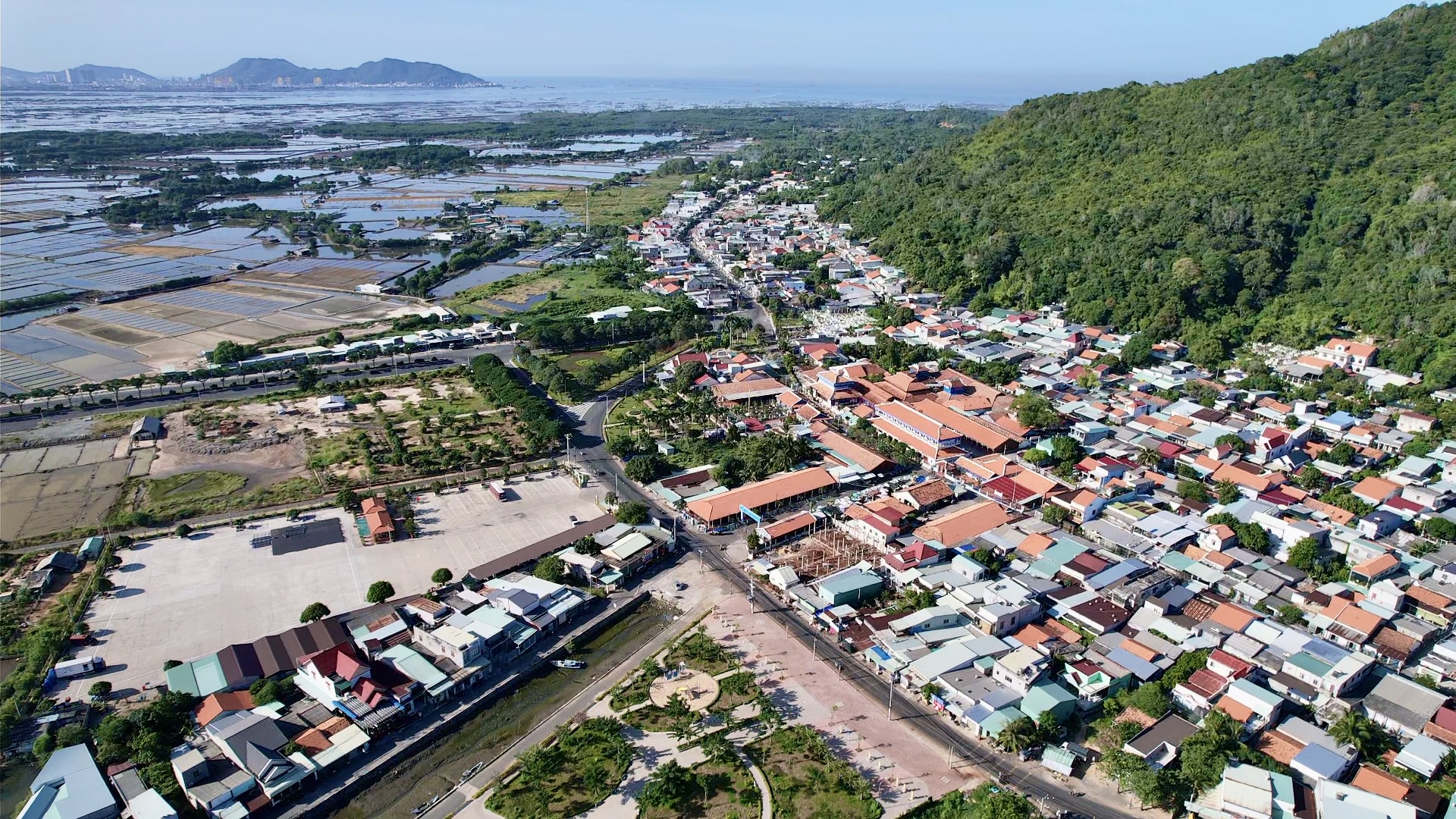 Gần 77km đại lộ ven biển Vũng T&agrave;u - B&igrave;nh Thuận dần thay "&aacute;o mới"- Ảnh 3.