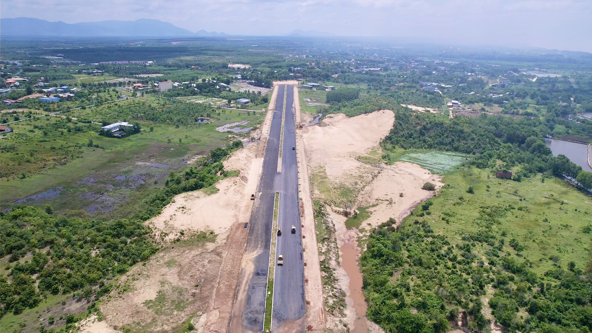 Gần 77km đại lộ ven biển Vũng T&agrave;u - B&igrave;nh Thuận dần thay "&aacute;o mới"- Ảnh 4.