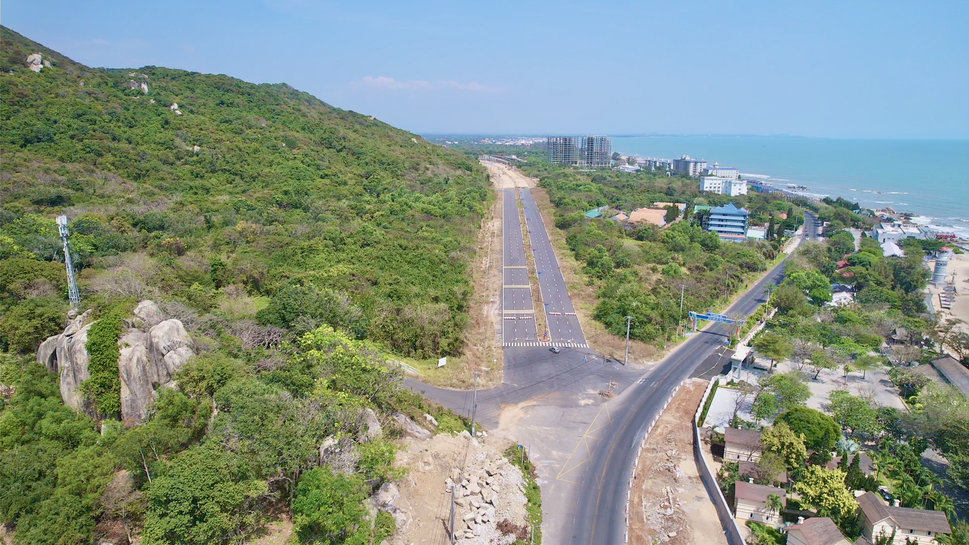 Gần 77km đại lộ ven biển Vũng T&agrave;u - B&igrave;nh Thuận dần thay "&aacute;o mới"- Ảnh 16.