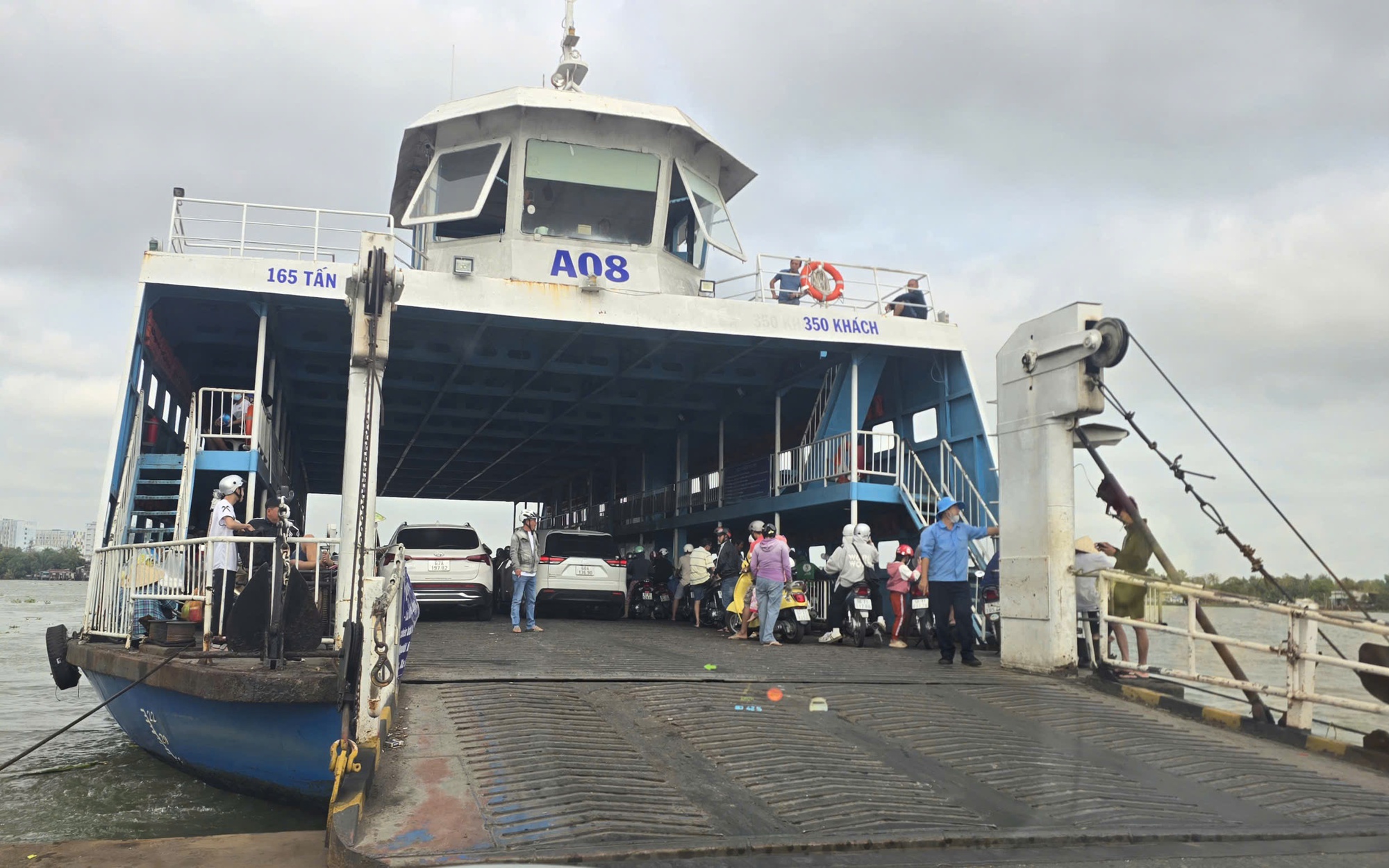 C&aacute;c bến ph&agrave; An Giang vận h&agrave;nh hết c&ocirc;ng suất trong cao điểm Tết B&iacute;nh Ngọ