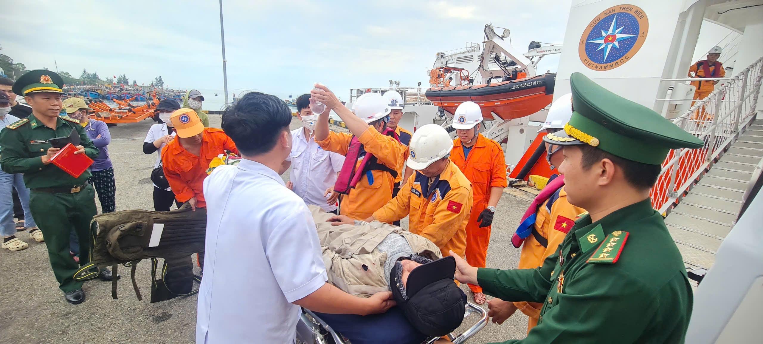 Giữ mạch sống tr&ecirc;n biển: 95 người được cứu trong th&aacute;ng đầu năm- Ảnh 1.