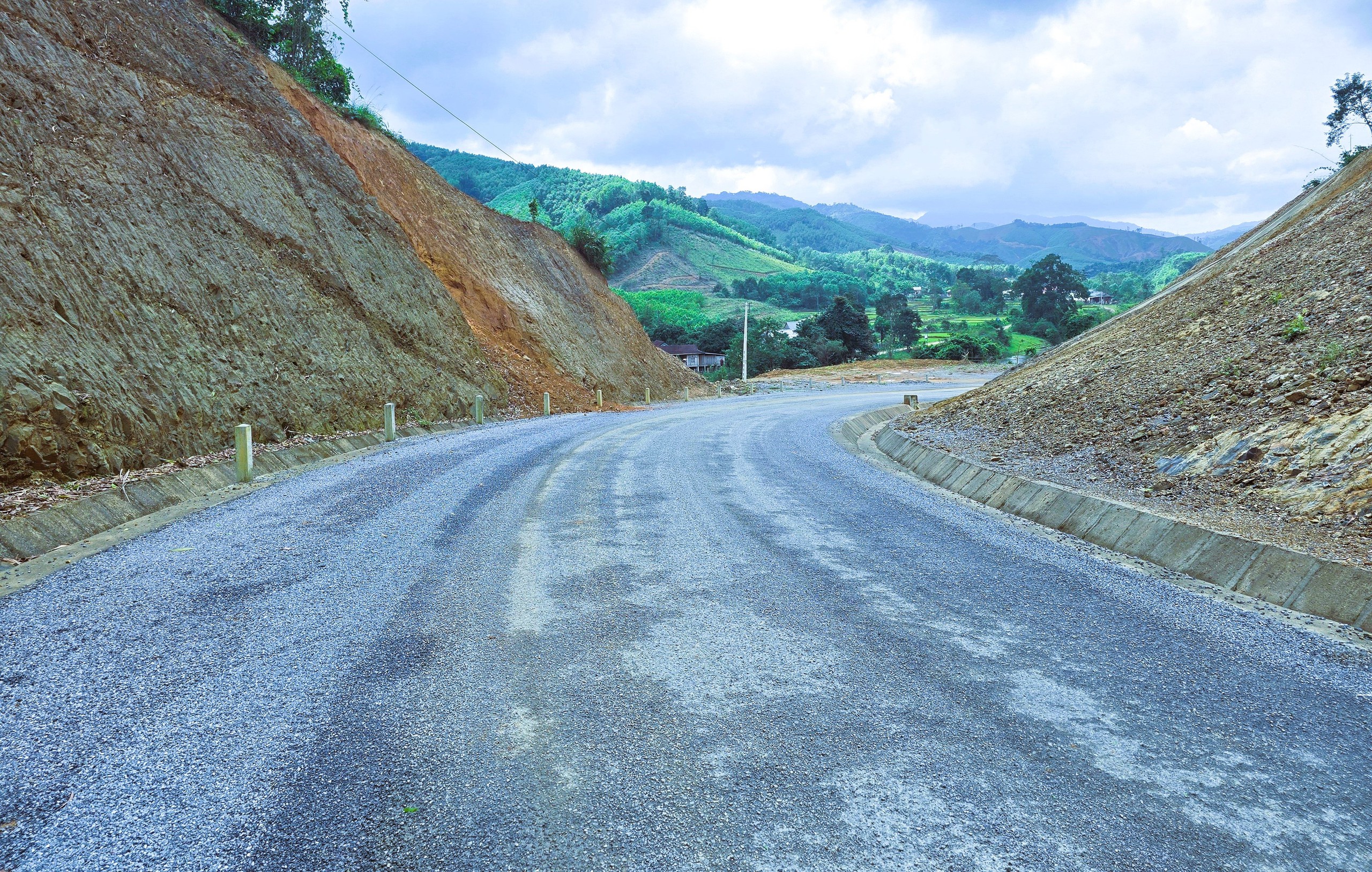 Cận cảnh tuyến nối hai nh&aacute;nh đường Hồ Ch&iacute; Minh vừa được l&ugrave;i hạn ho&agrave;n th&agrave;nh sang 2026- Ảnh 10.