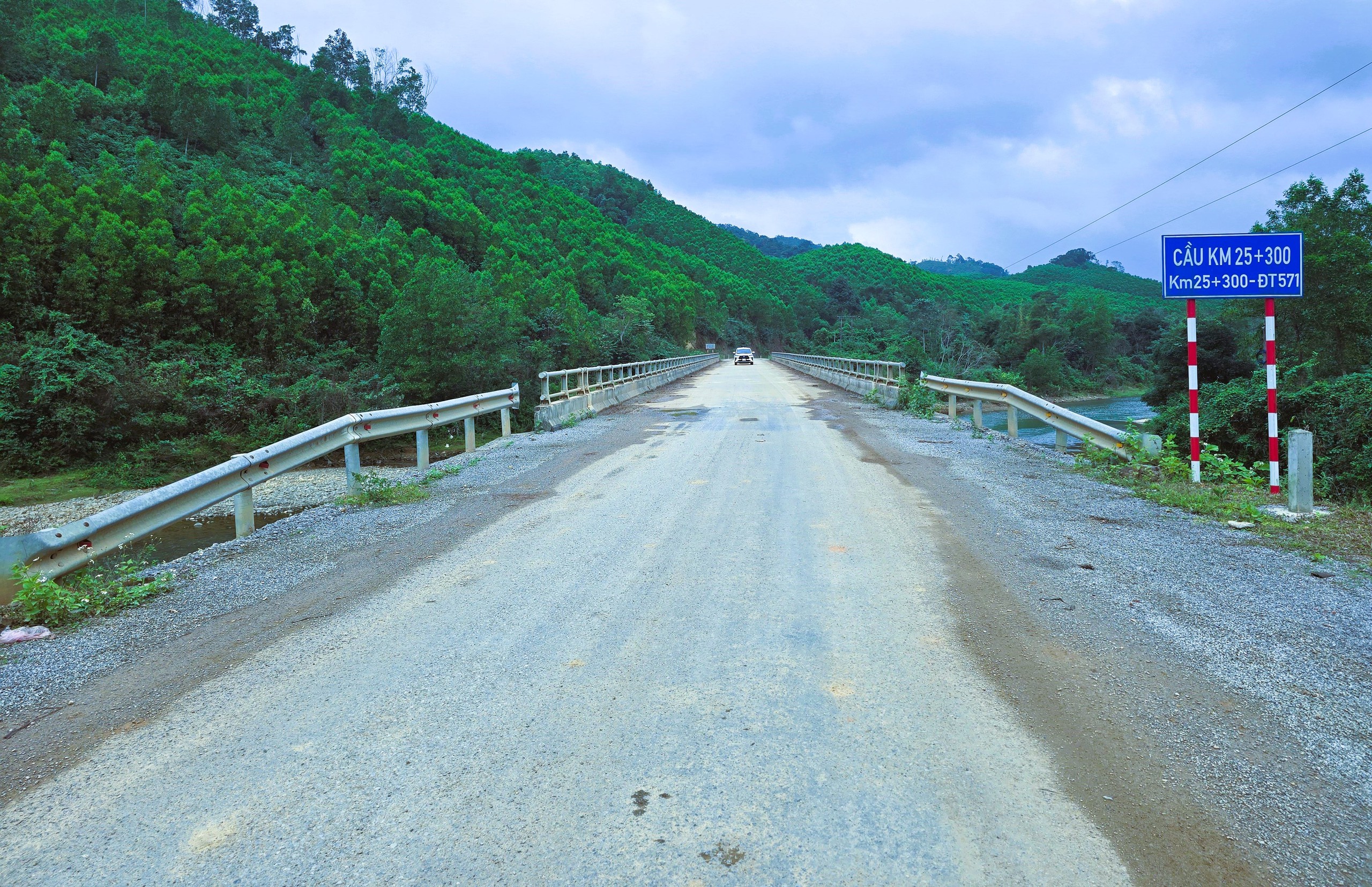 Cận cảnh tuyến nối hai nh&aacute;nh đường Hồ Ch&iacute; Minh vừa được l&ugrave;i hạn ho&agrave;n th&agrave;nh sang 2026- Ảnh 11.