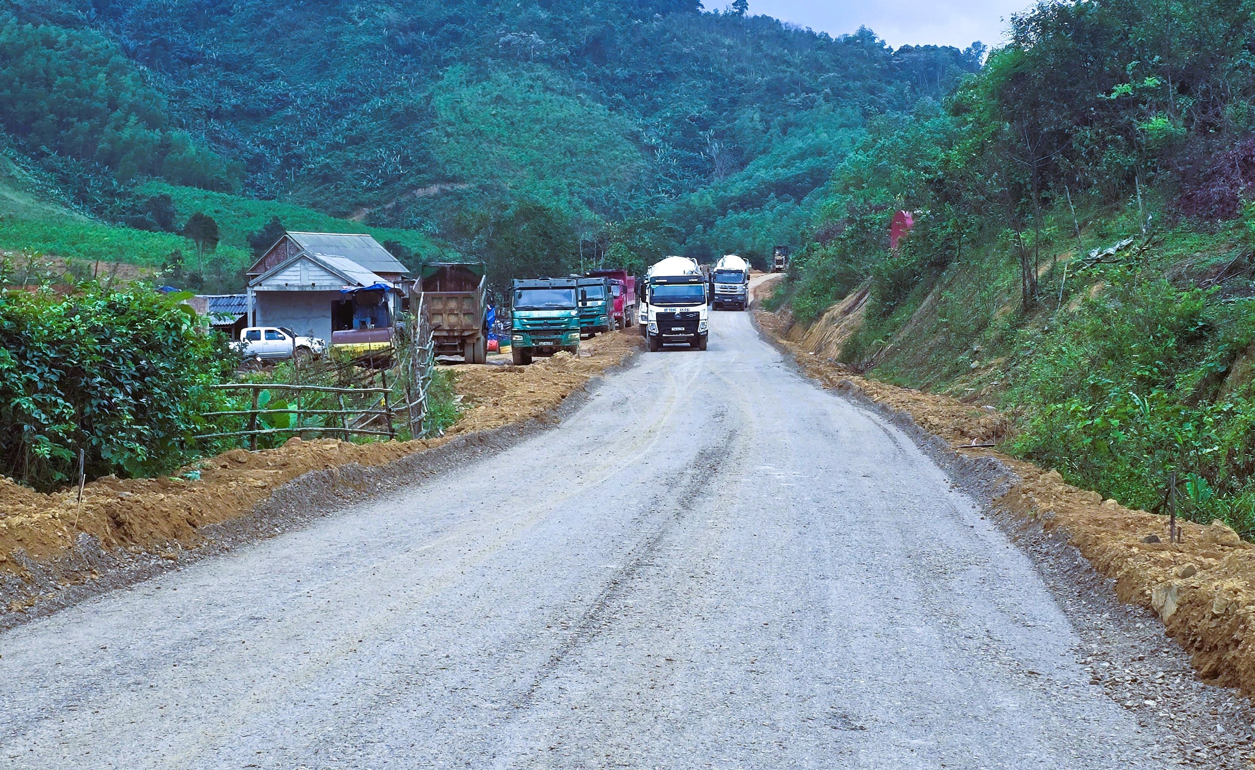 Cận cảnh tuyến nối hai nh&aacute;nh đường Hồ Ch&iacute; Minh vừa được l&ugrave;i hạn ho&agrave;n th&agrave;nh sang 2026- Ảnh 2.