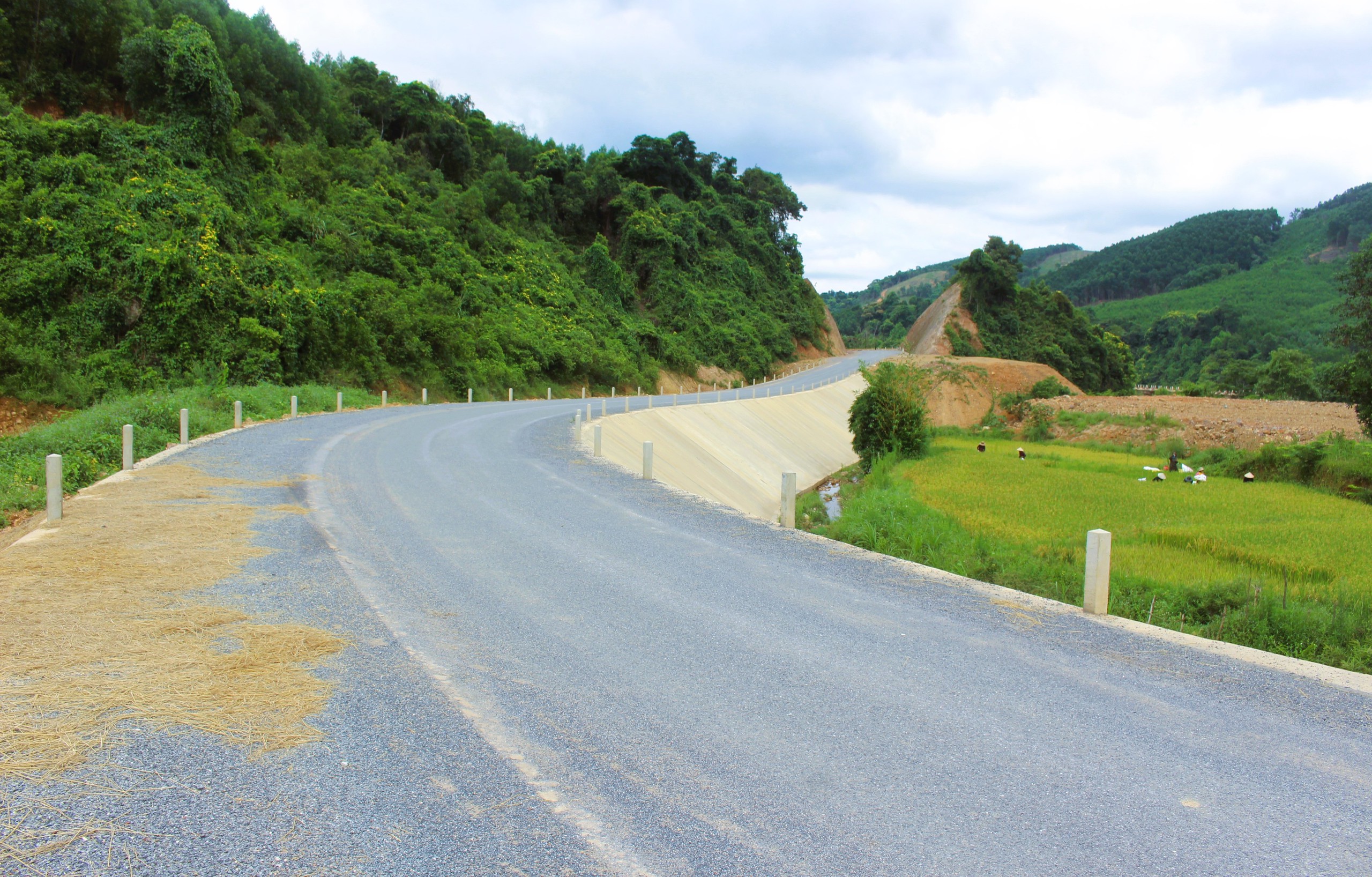 Cận cảnh tuyến nối hai nh&aacute;nh đường Hồ Ch&iacute; Minh vừa được l&ugrave;i hạn ho&agrave;n th&agrave;nh sang 2026- Ảnh 7.