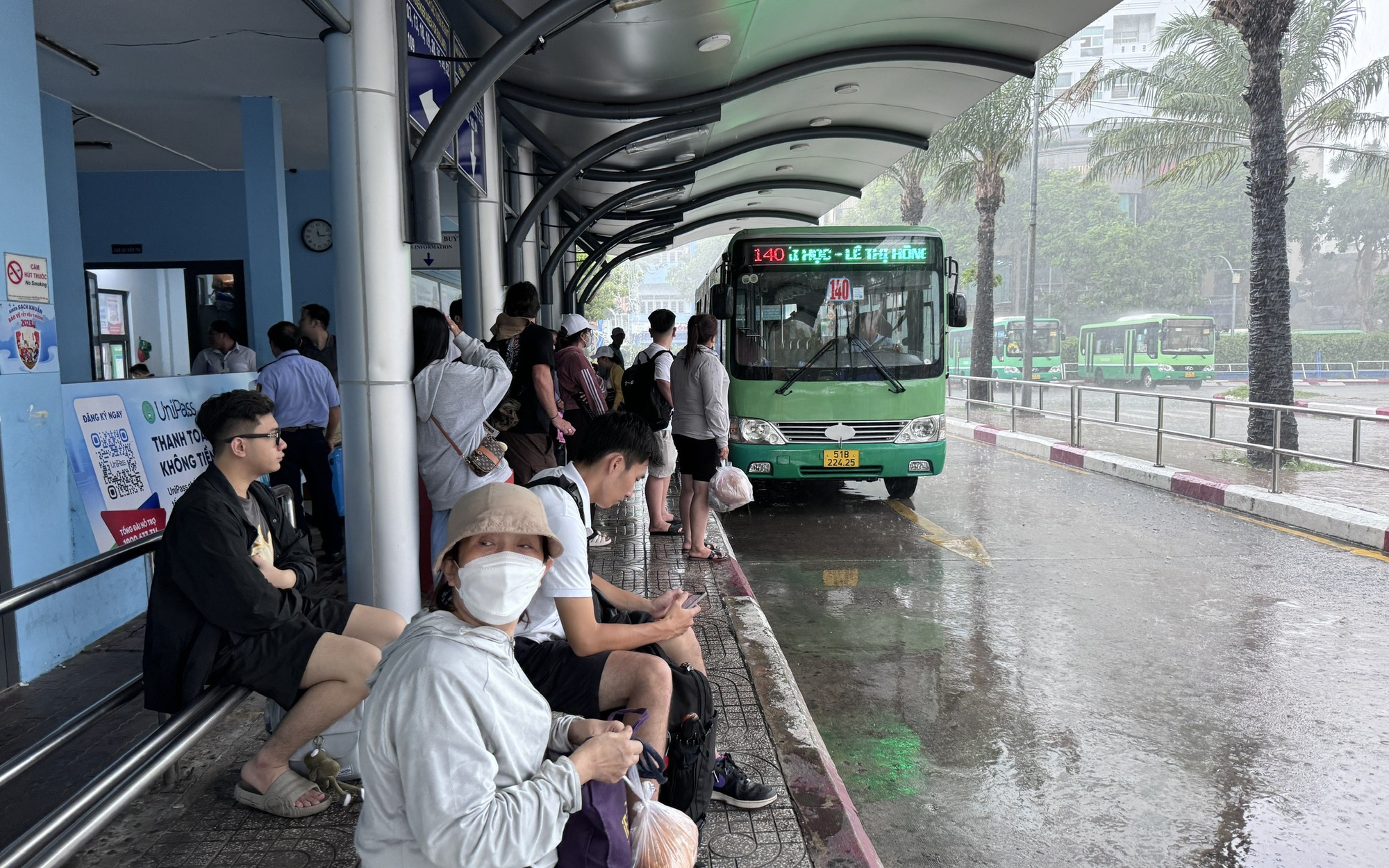 TP.HCM: Cao điểm vận tải c&ocirc;ng cộng 20 ng&agrave;y phục vụ Tết v&agrave; lễ hội xu&acirc;n B&iacute;nh Ngọ