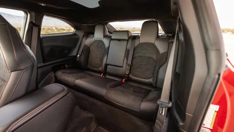 Xe cơ bắp Dodge Charger Sixpack gây tiếc nuối vì thiếu tiếng gầm động cơ- Ảnh 7.