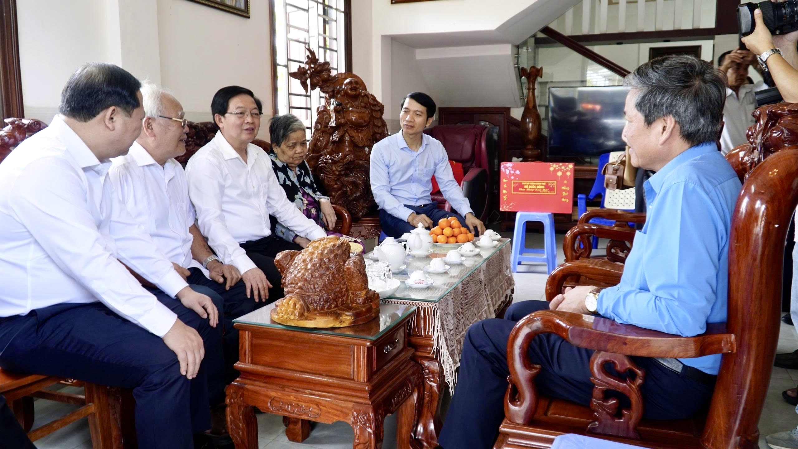 Ph&oacute; Thủ tướng Hồ Quốc Dũng: Mong b&agrave; con v&ugrave;ng rốn lũ vươn l&ecirc;n, đ&oacute;n Tết đầm ấm- Ảnh 3.