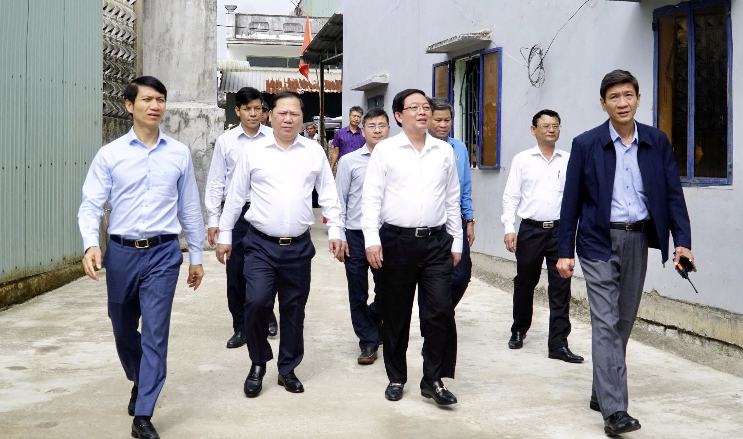 Ph&oacute; Thủ tướng Hồ Quốc Dũng: Mong b&agrave; con v&ugrave;ng rốn lũ vươn l&ecirc;n, đ&oacute;n Tết đầm ấm- Ảnh 4.